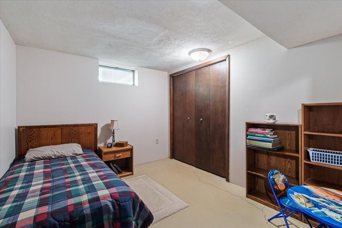 302 N ELM Street