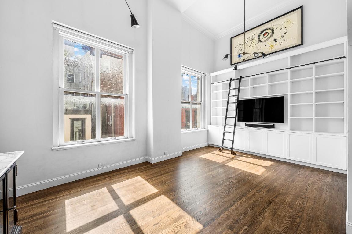 240 CENTRE Street 4C