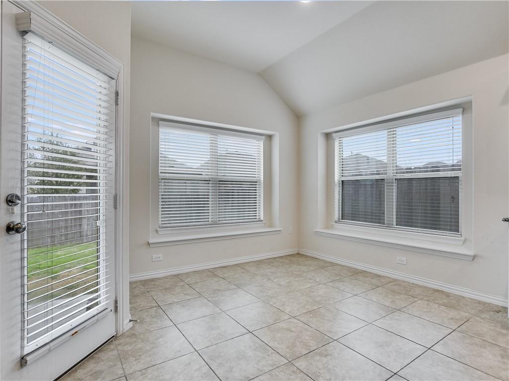 500 Cardenas LN