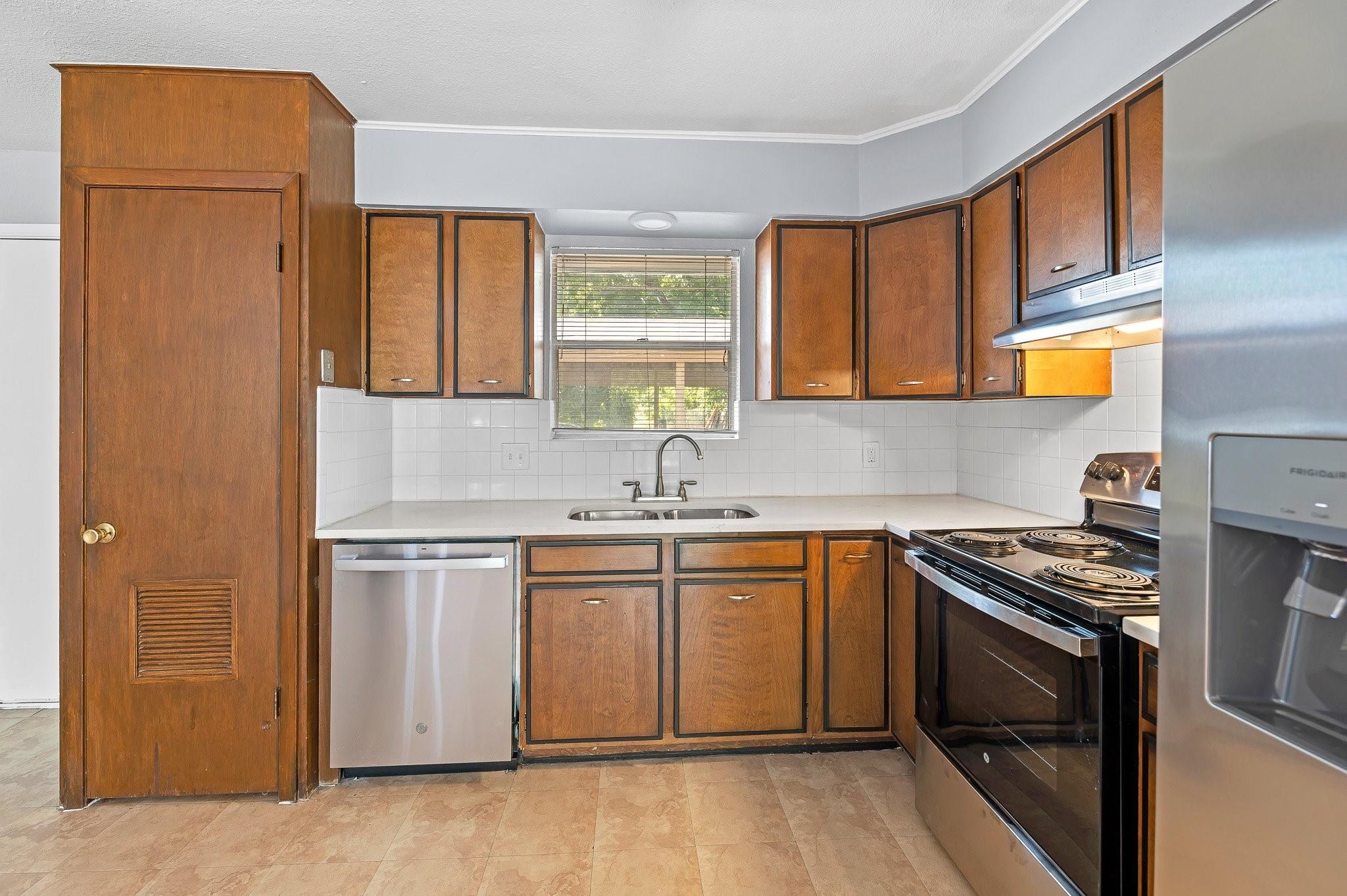 2712 Saint Edwards CIR