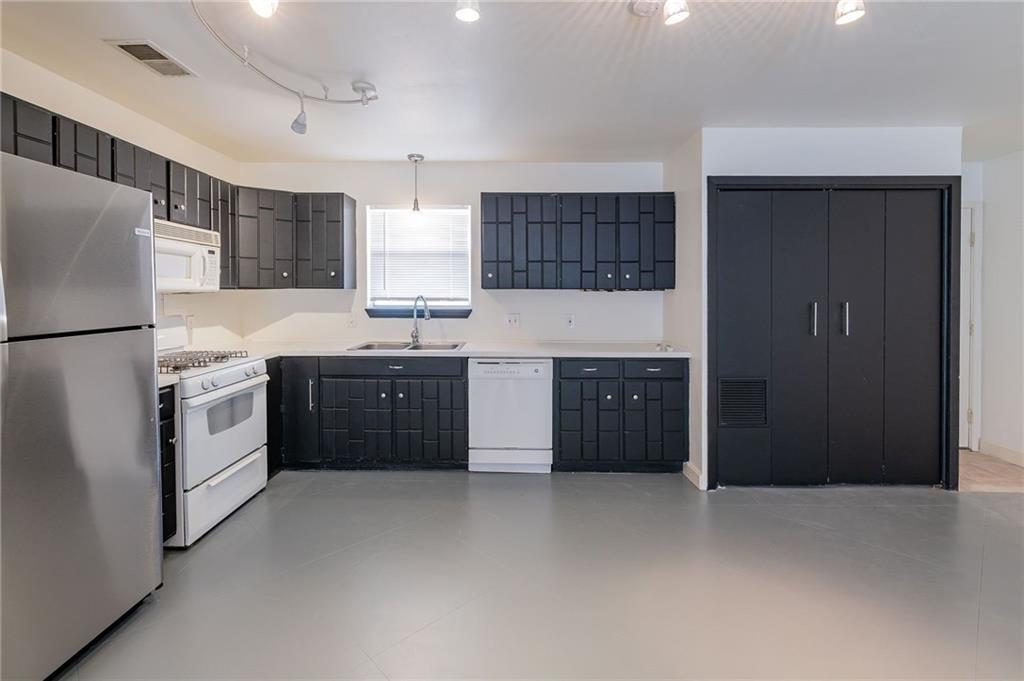 2712 Saint Edwards CIR