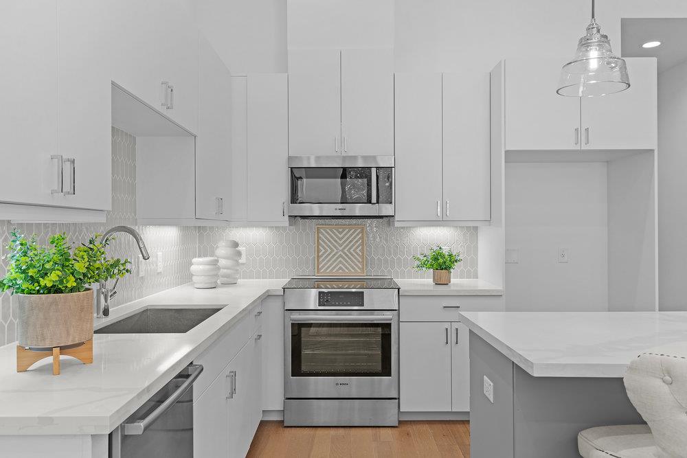 2505 Bluebonnet Ave # 16