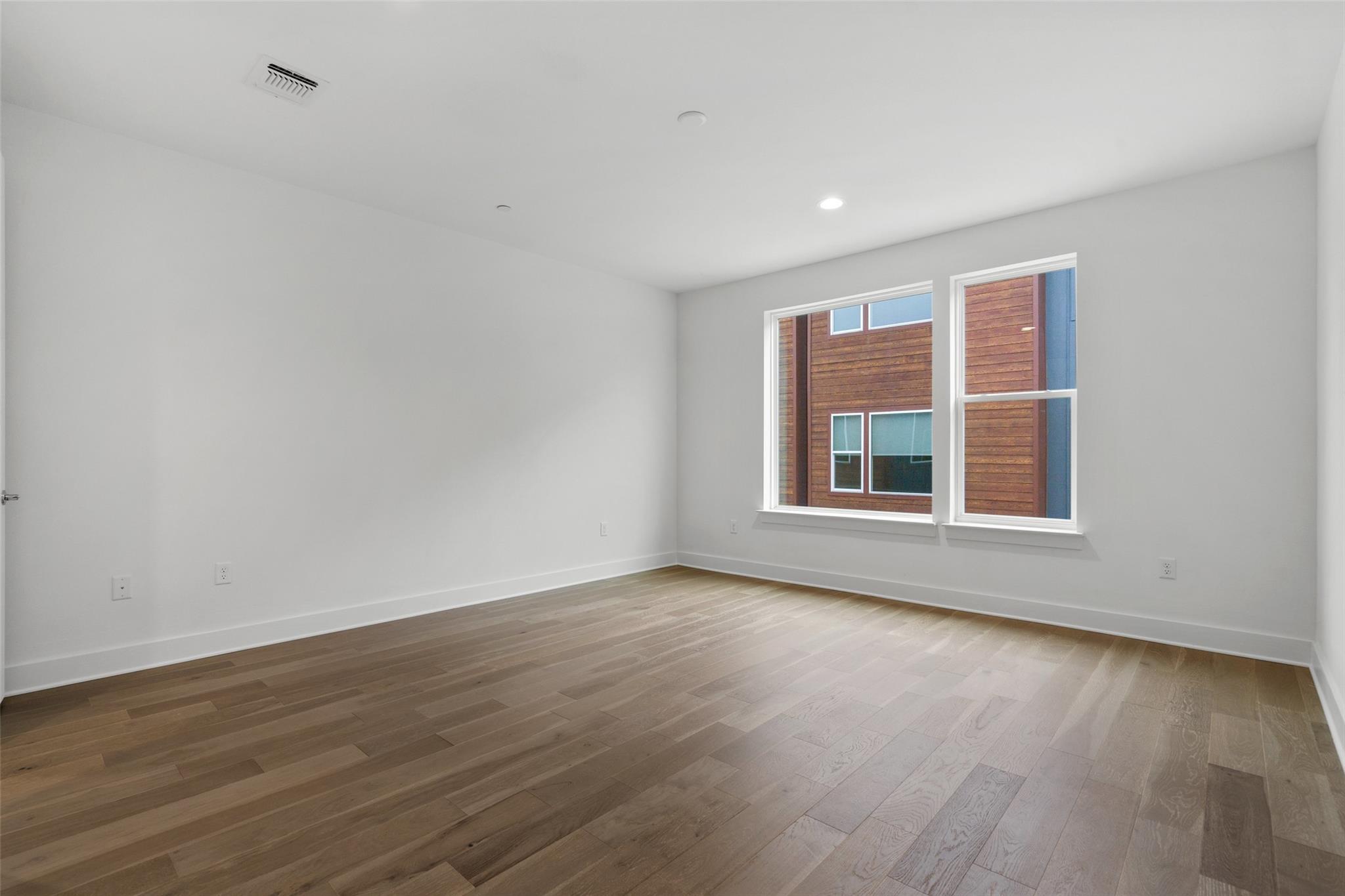 2505 Bluebonnet Ave # 16