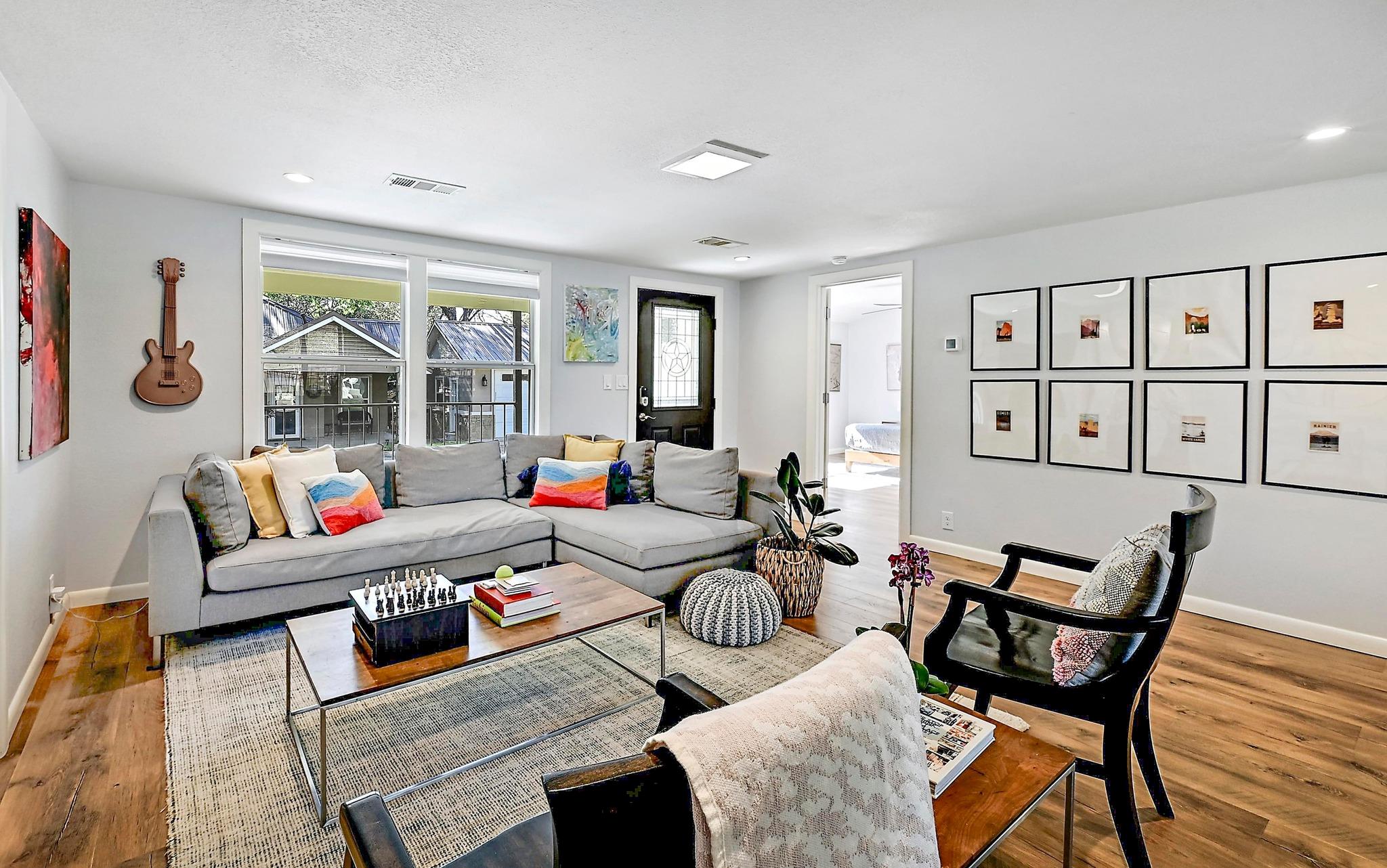 1318 Contour DR