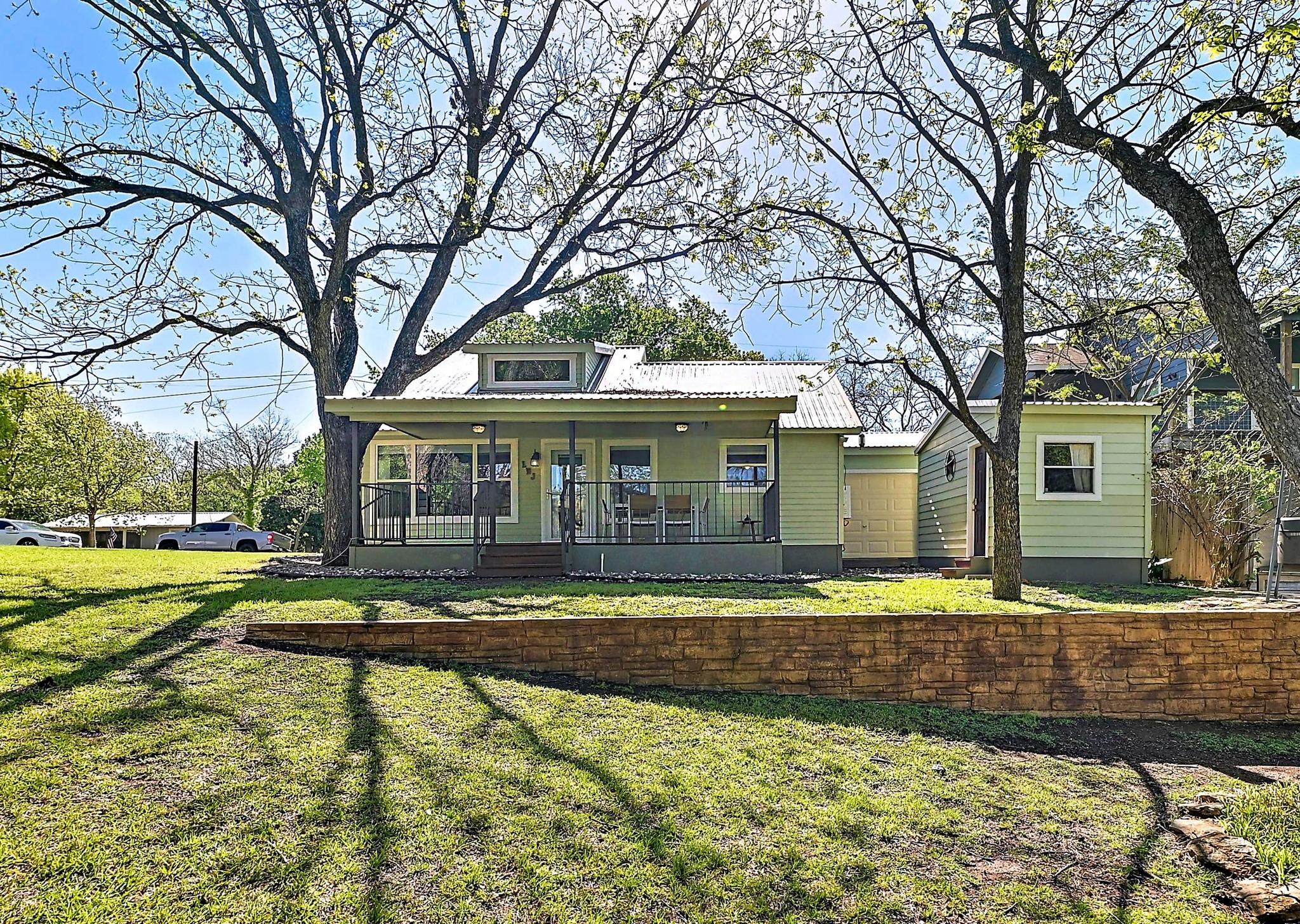 1318 Contour DR