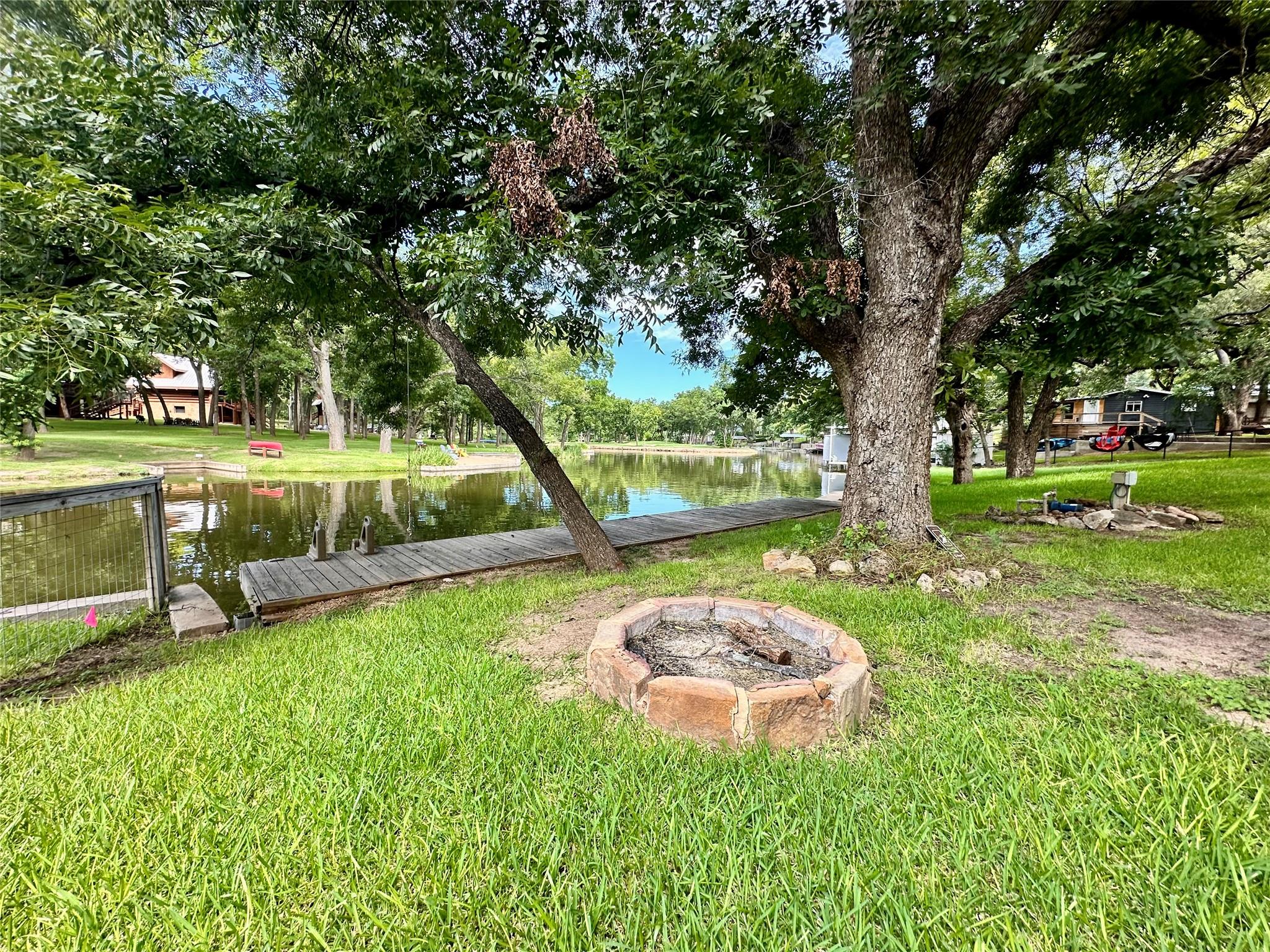 1318 Contour DR