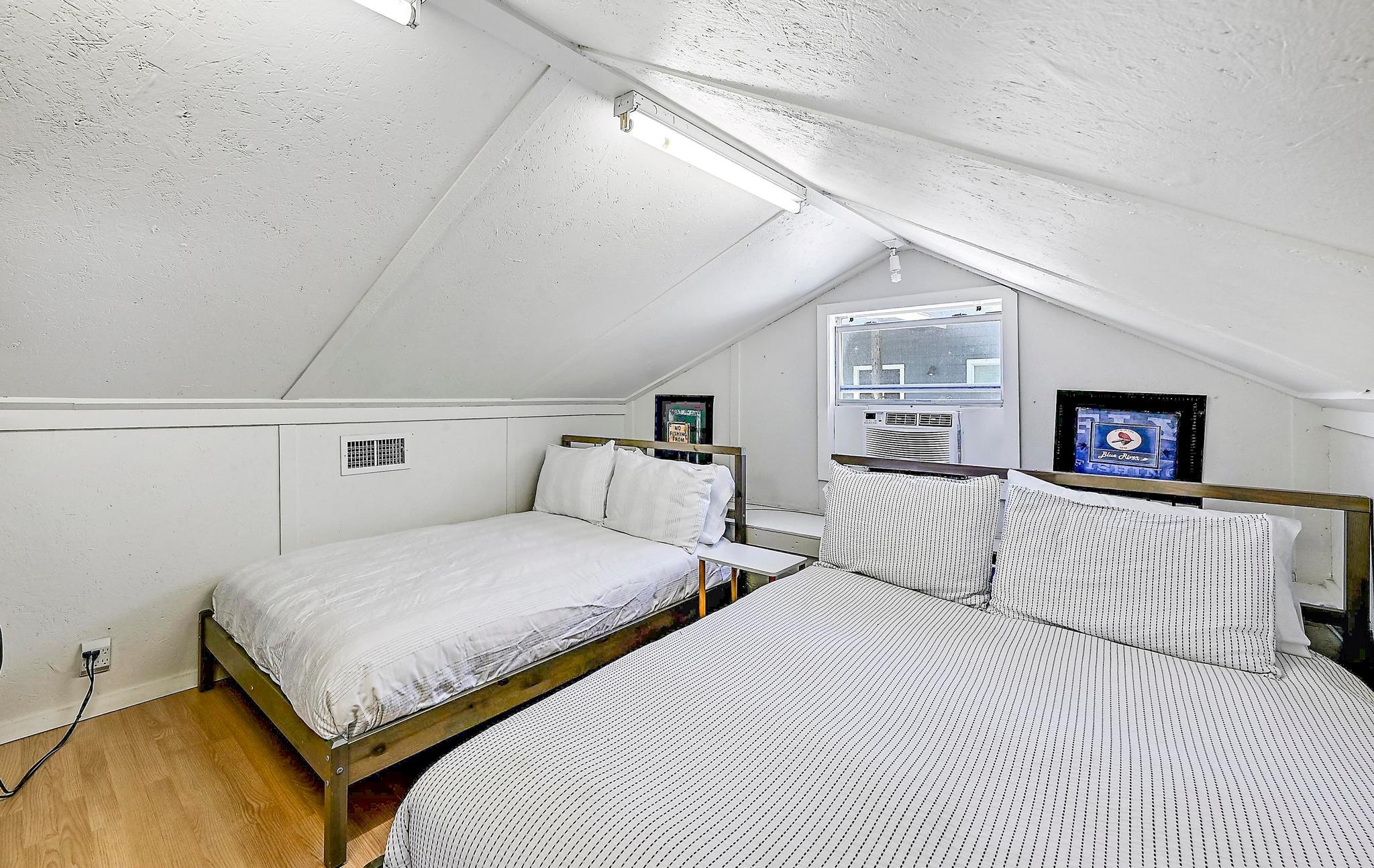 1318 Contour DR