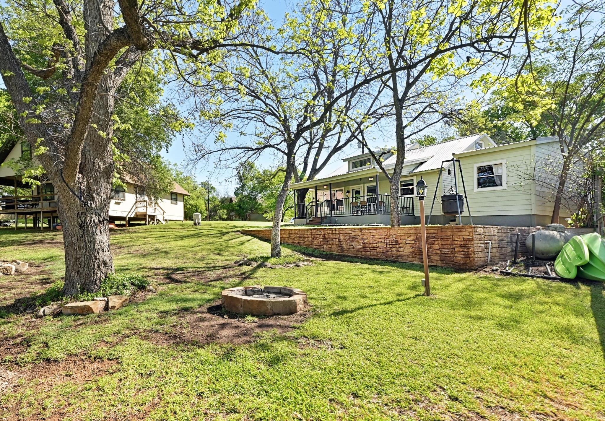 1318 Contour DR