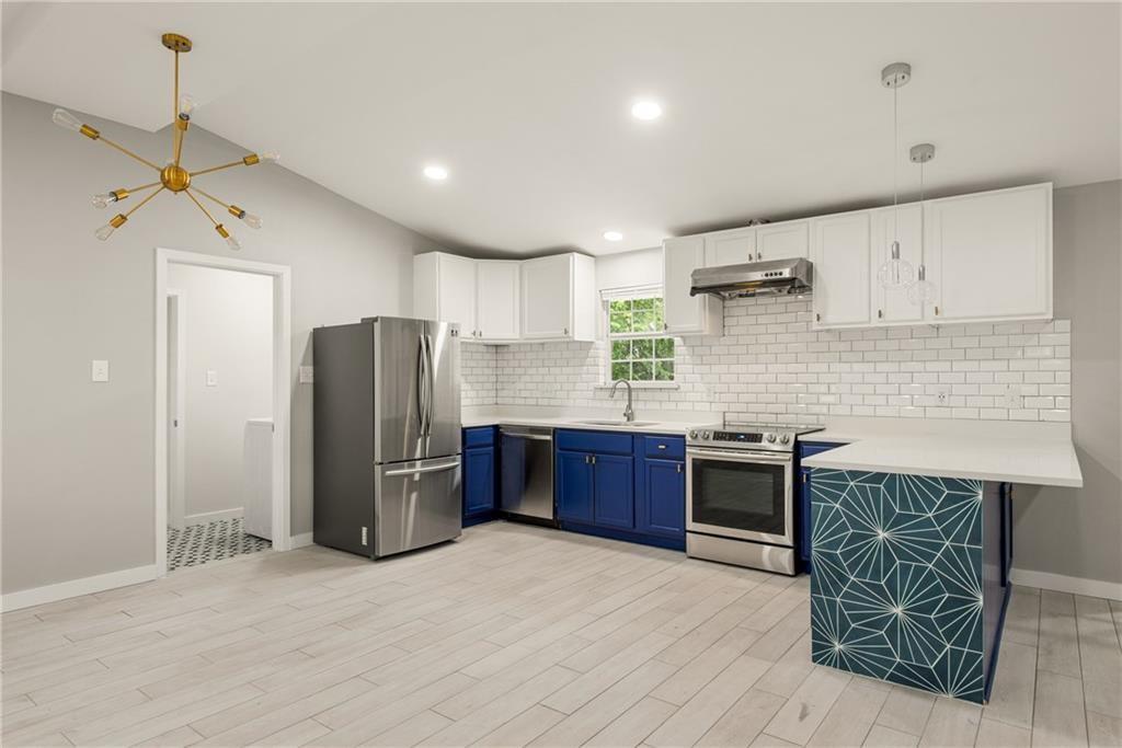 102 W Saint Johns Ave