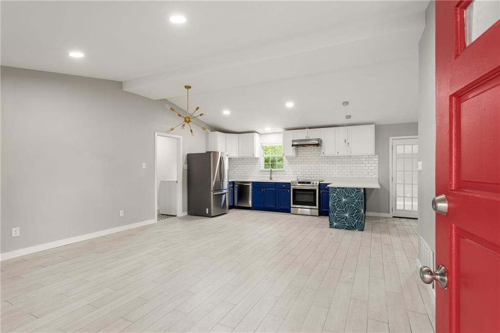 102 W Saint Johns Ave