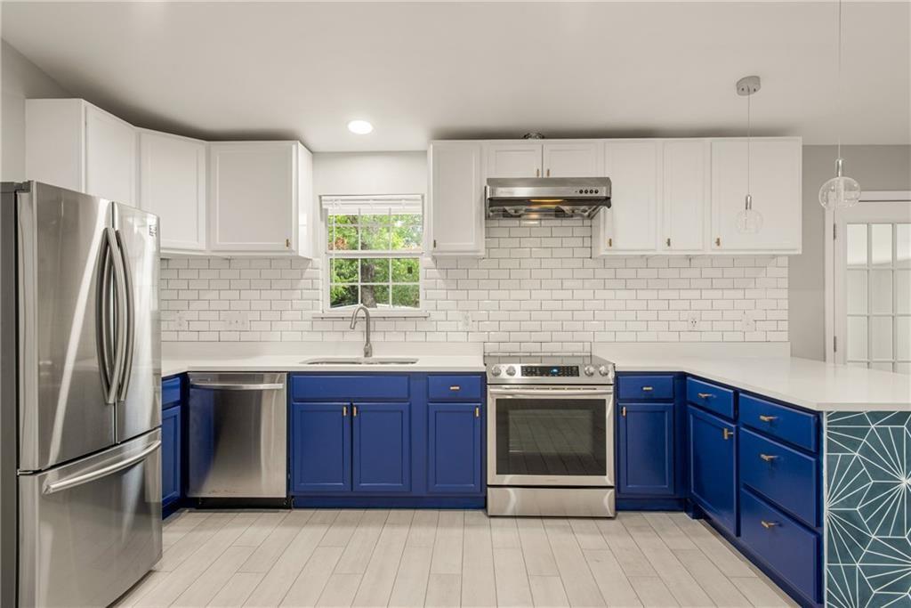 102 W Saint Johns Ave