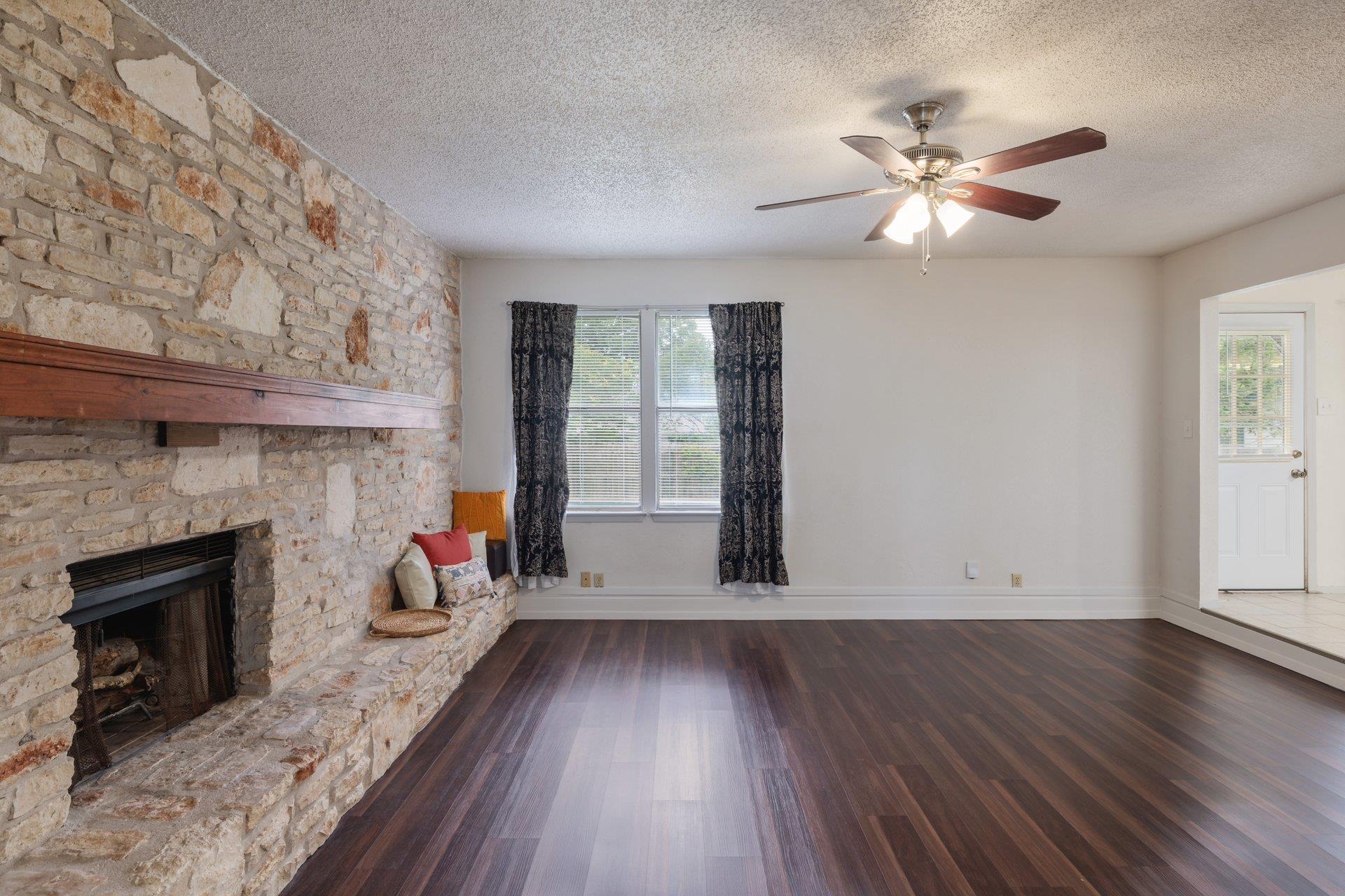 405 Brookhollow DR