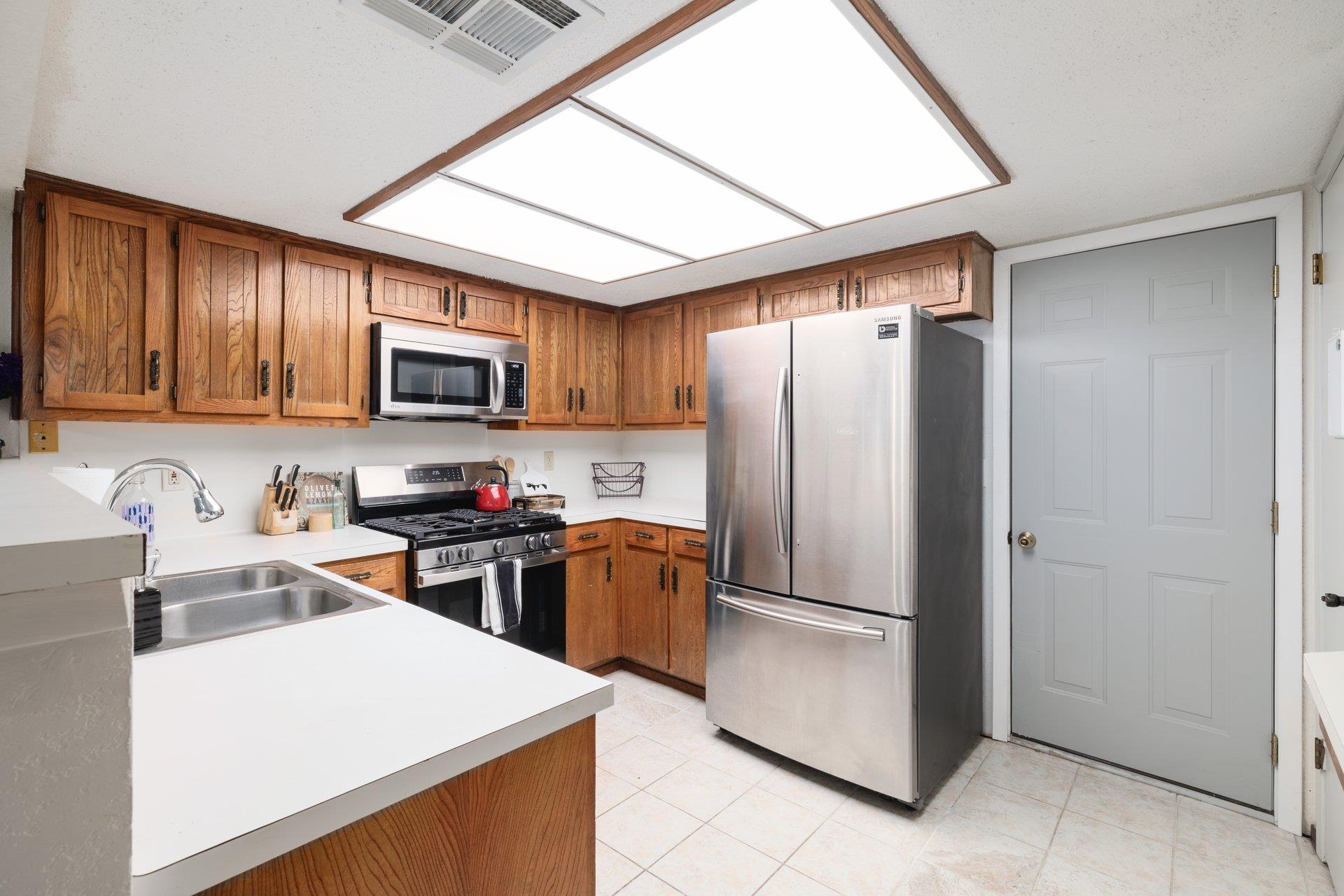 405 Brookhollow DR
