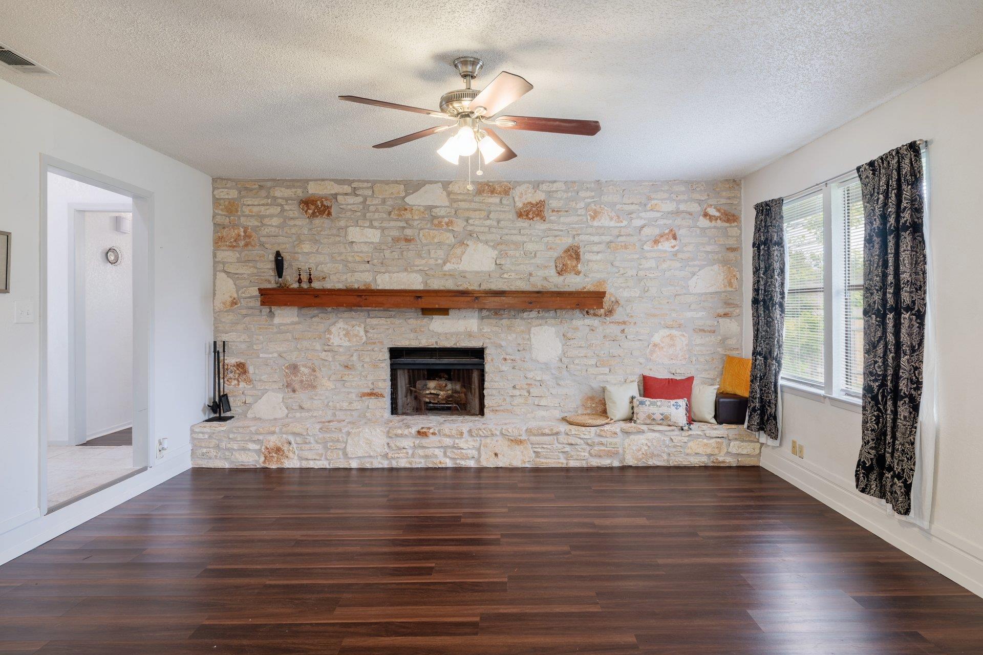 405 Brookhollow DR