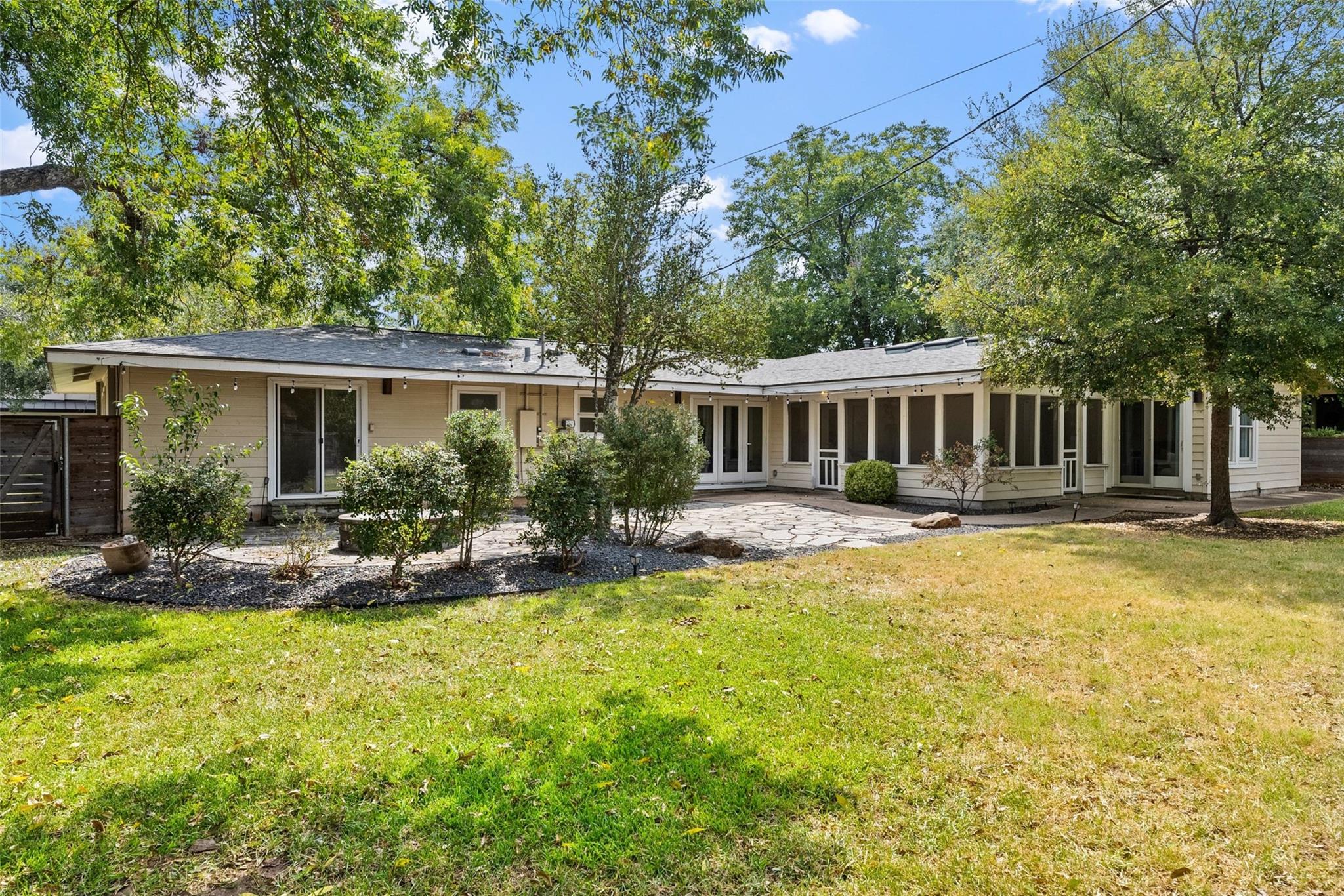 2700 Addison Ave