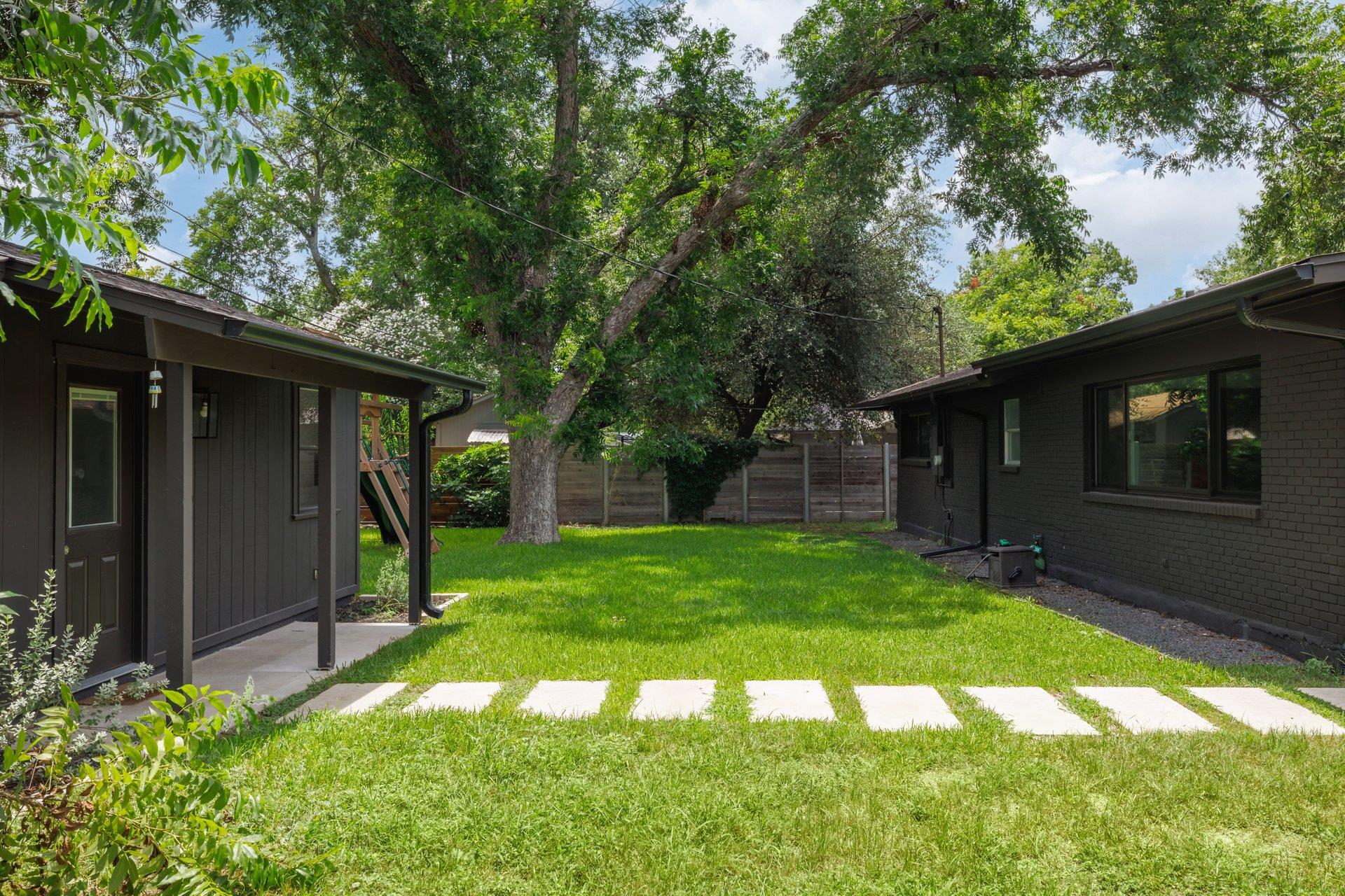 2902 Skylark DR