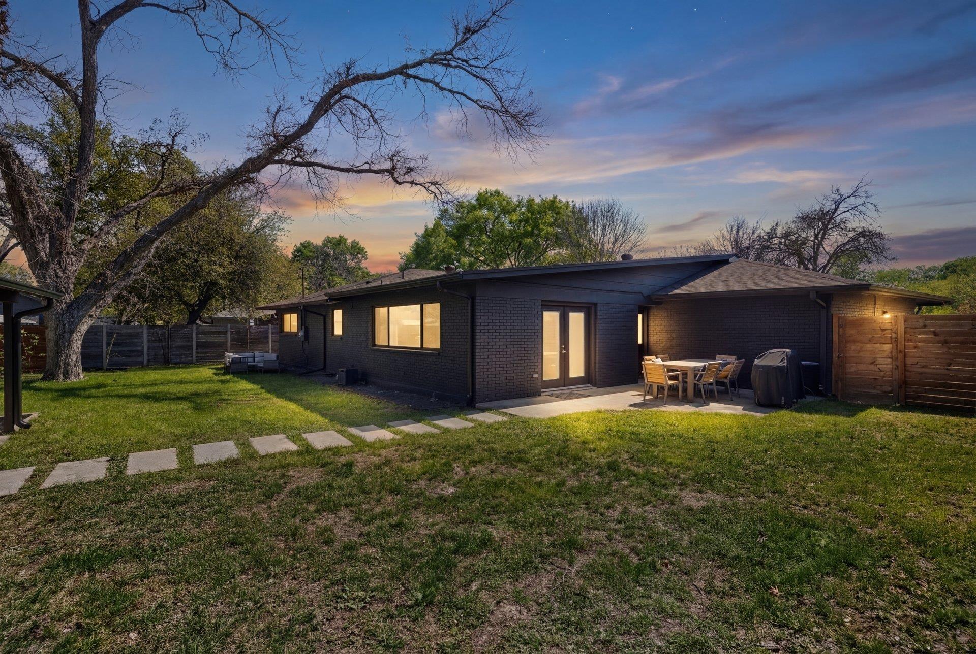 2902 Skylark DR