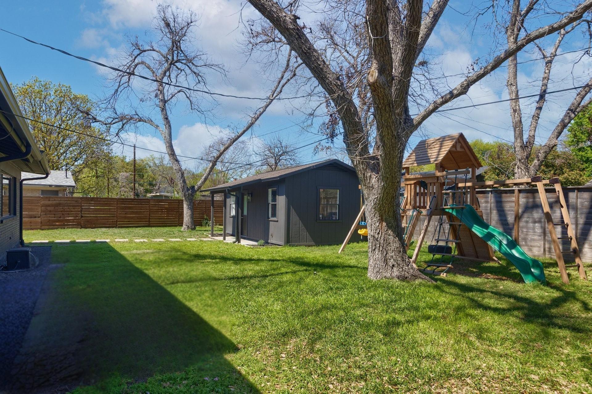 2902 Skylark DR