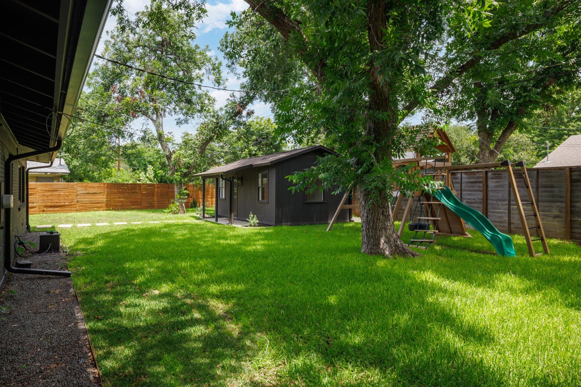 2902 Skylark DR