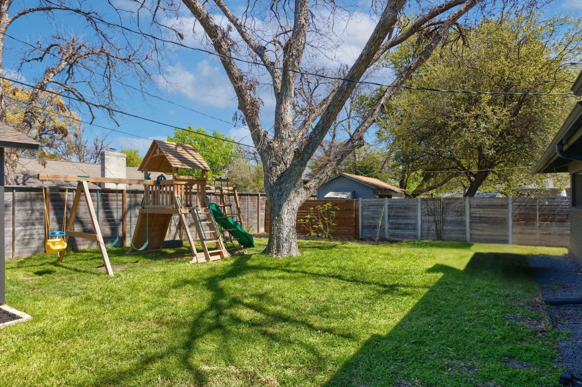 2902 Skylark DR