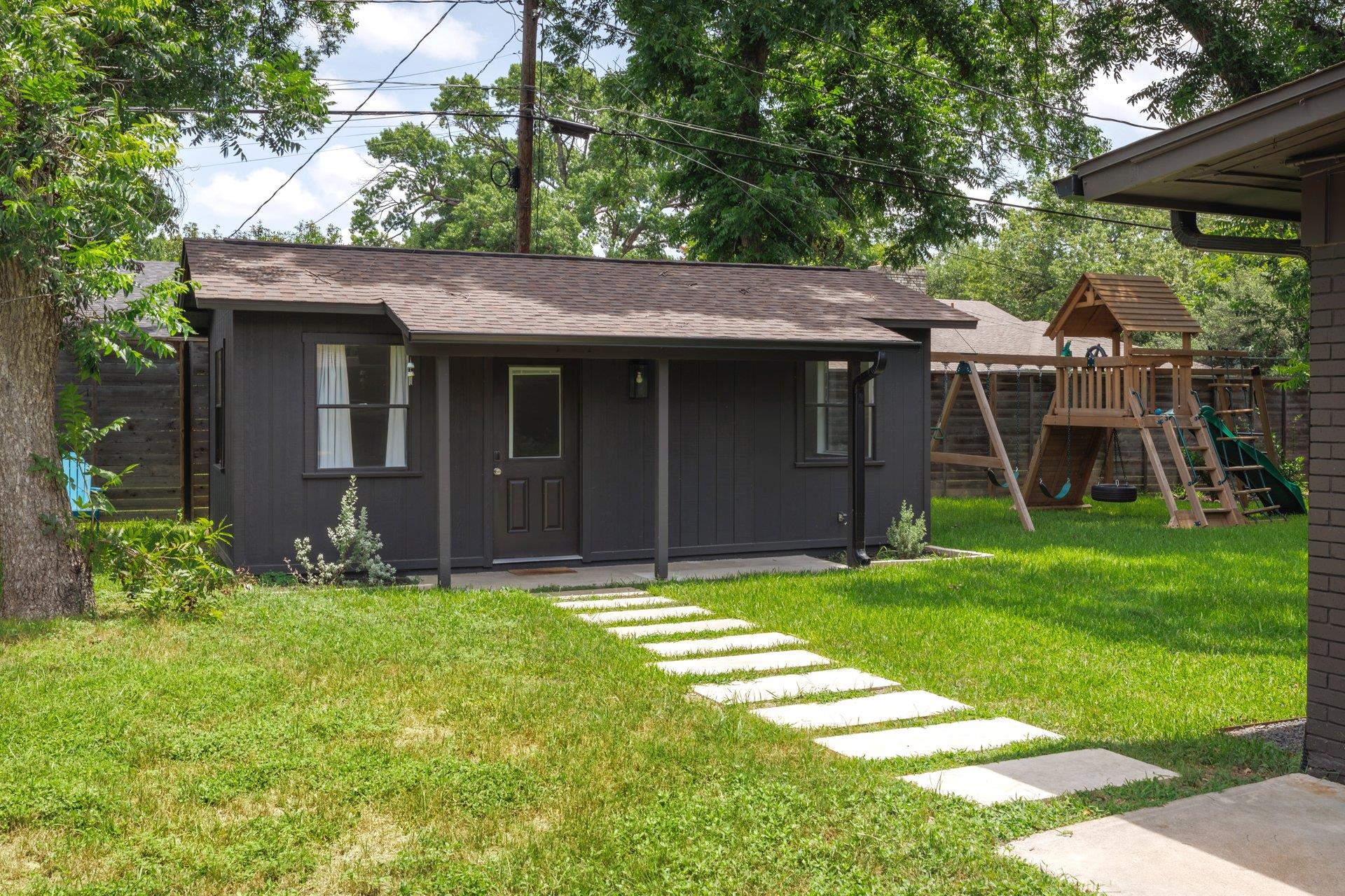 2902 Skylark DR