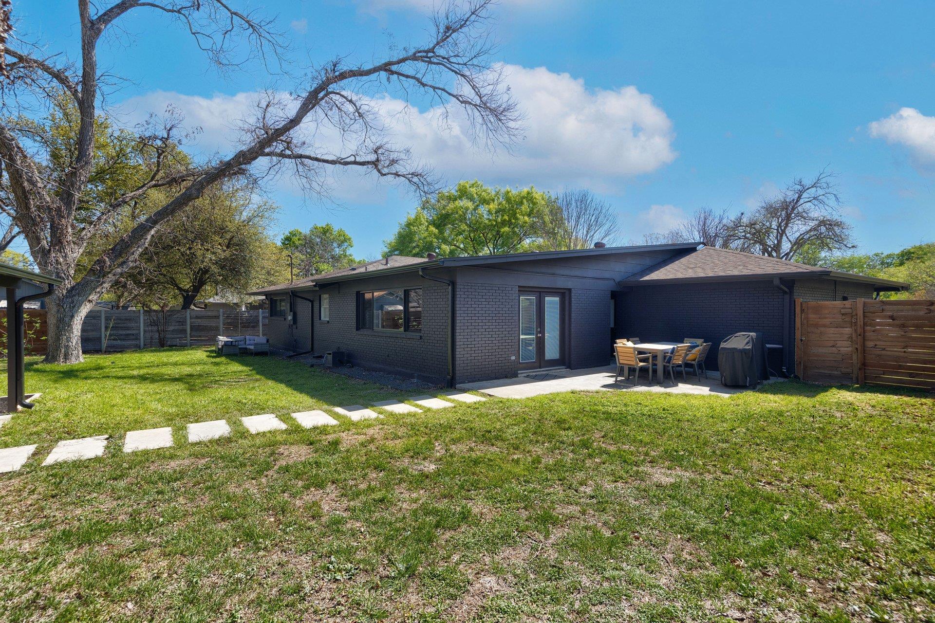 2902 Skylark DR