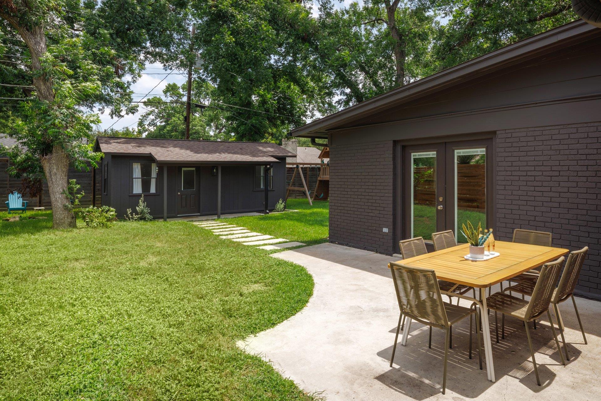 2902 Skylark DR