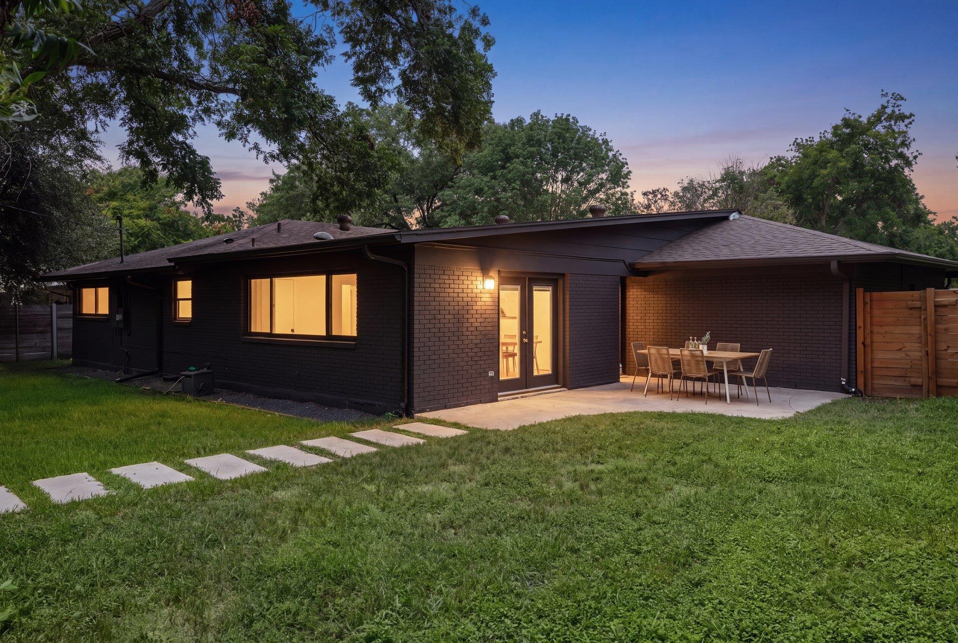 2902 Skylark DR