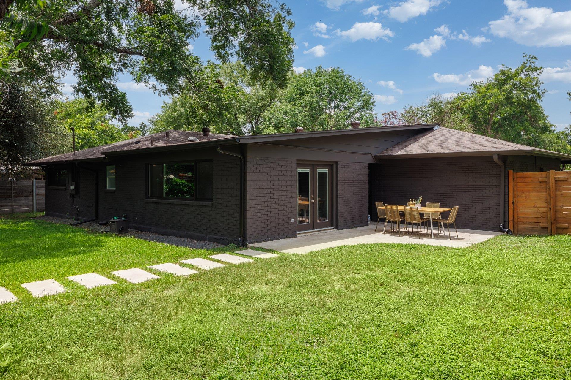 2902 Skylark DR
