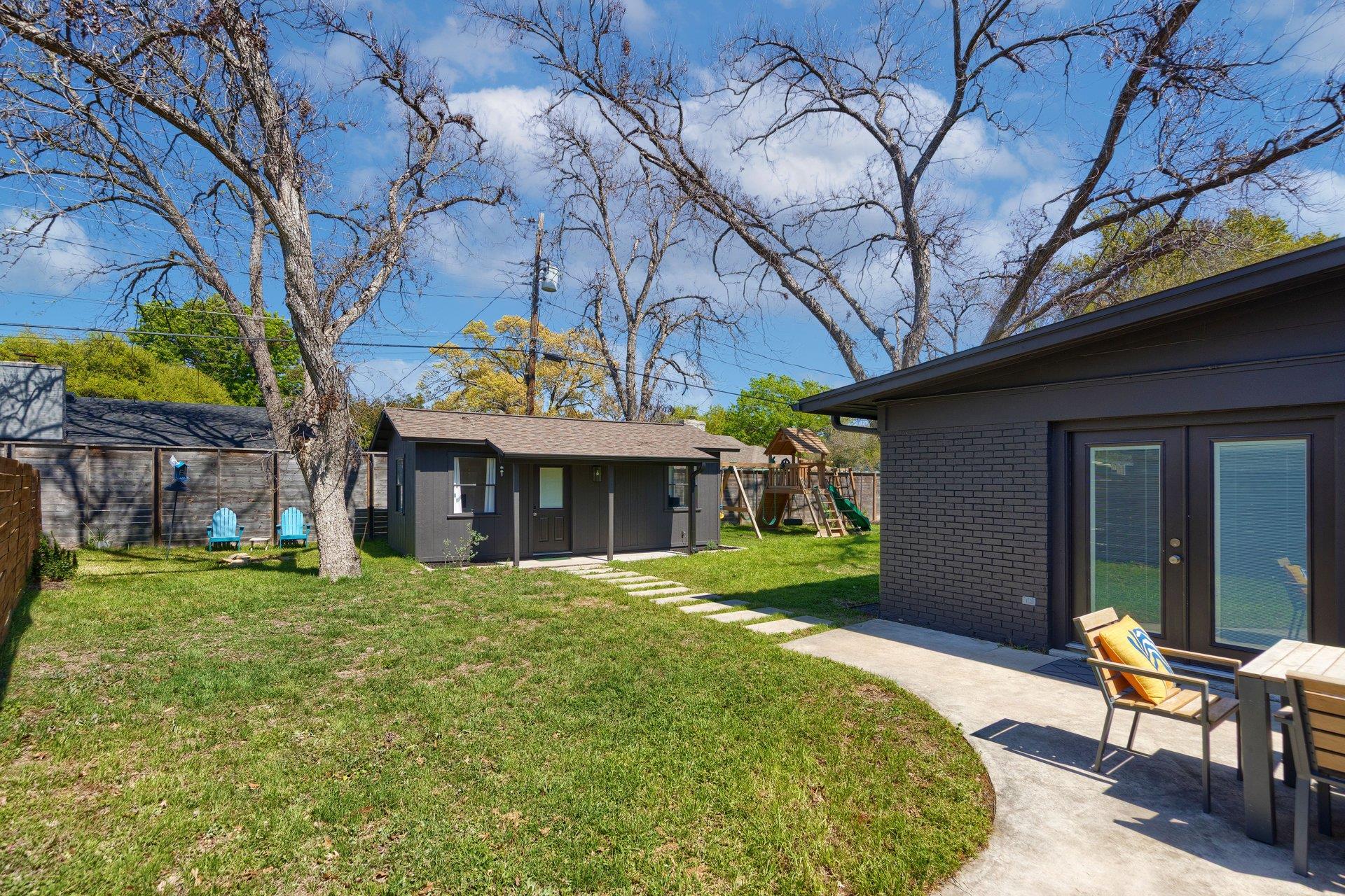 2902 Skylark DR