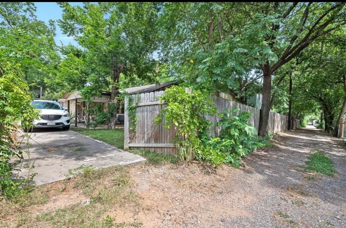 1606 Walnut Ave # B