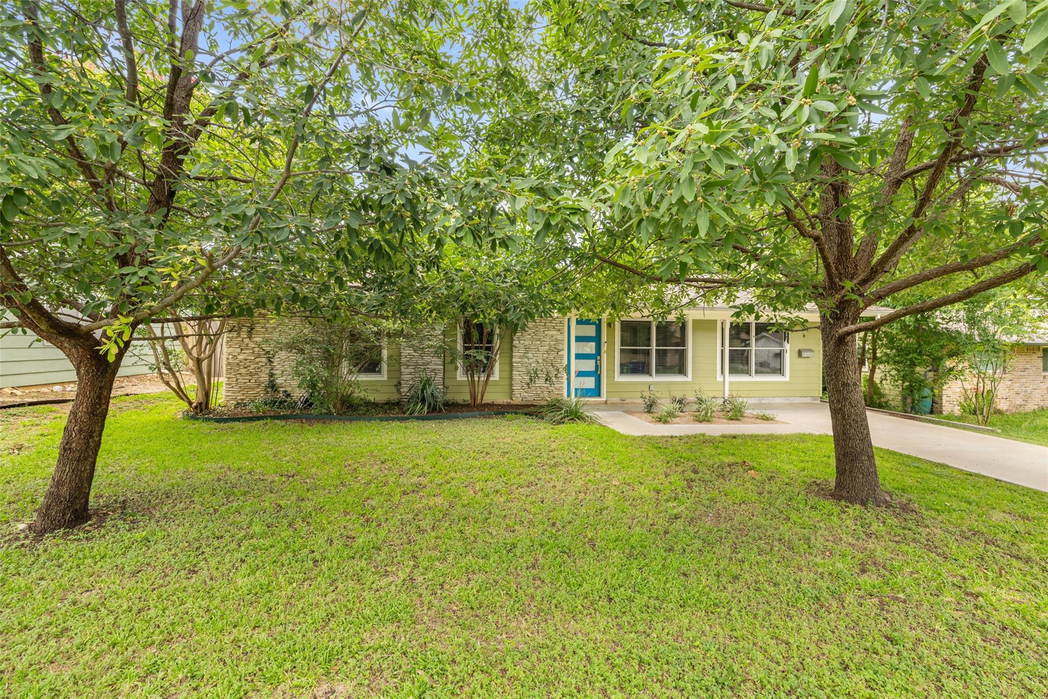2706 Nottingham LN