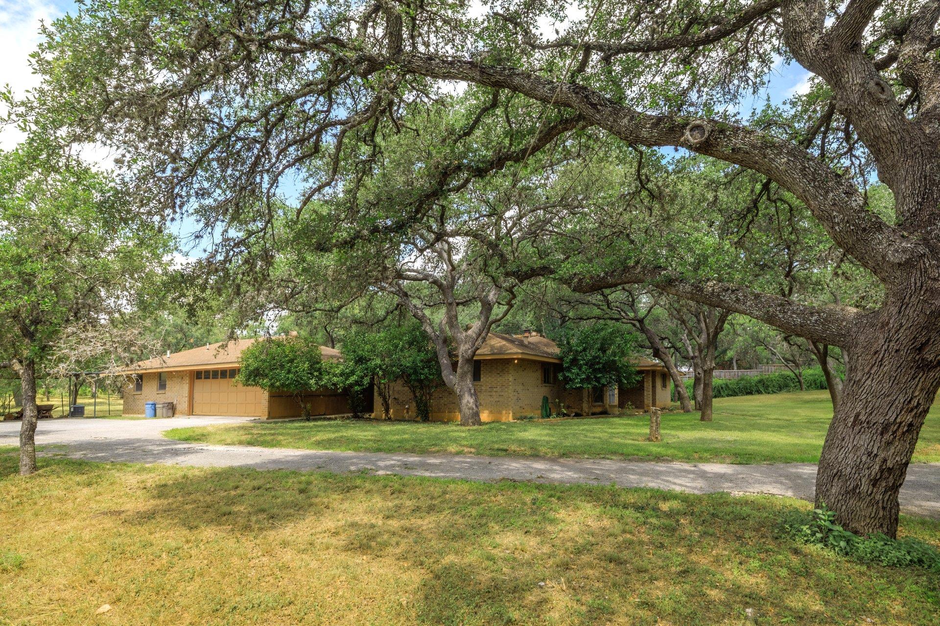 304 Hill Country LN