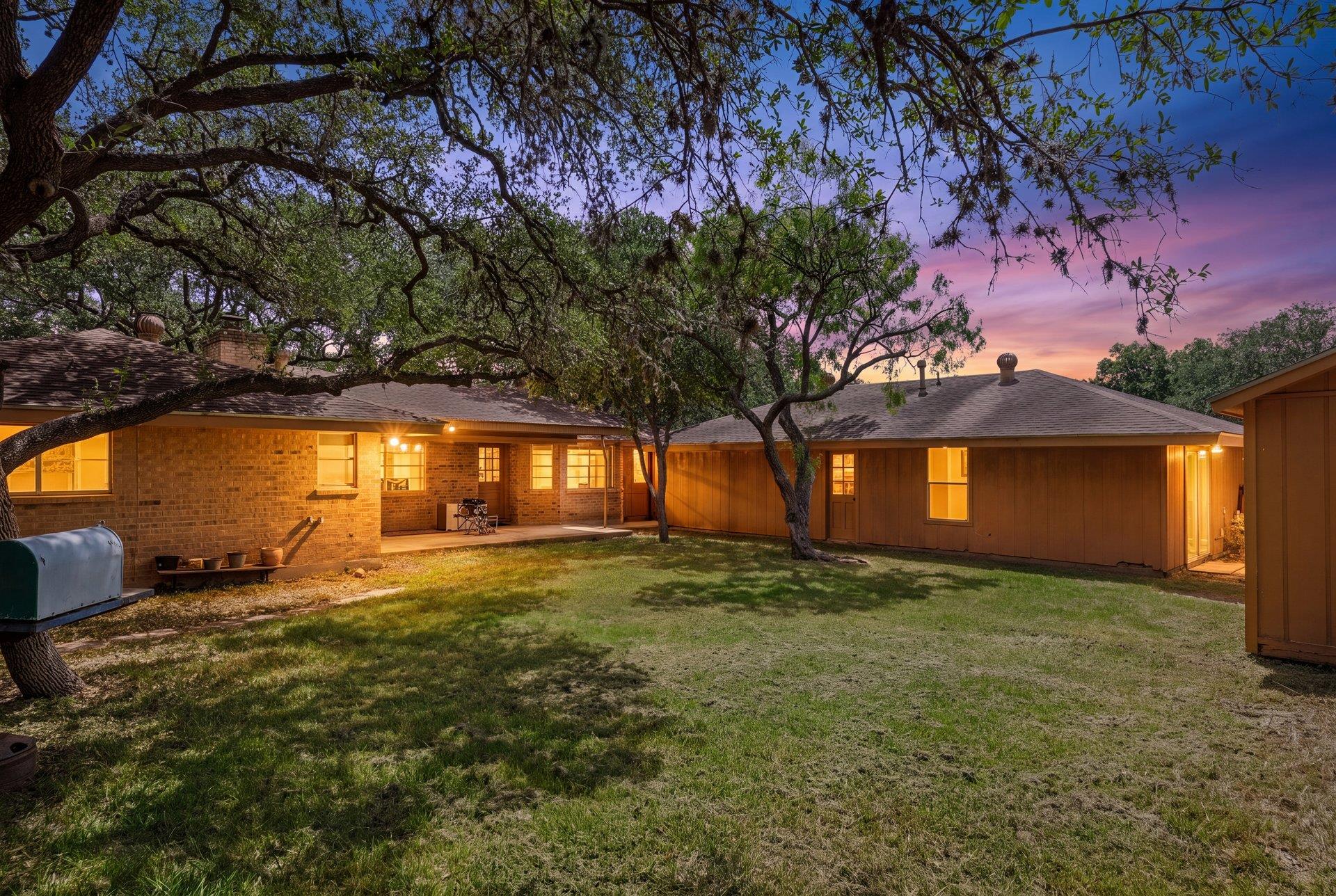 304 Hill Country LN