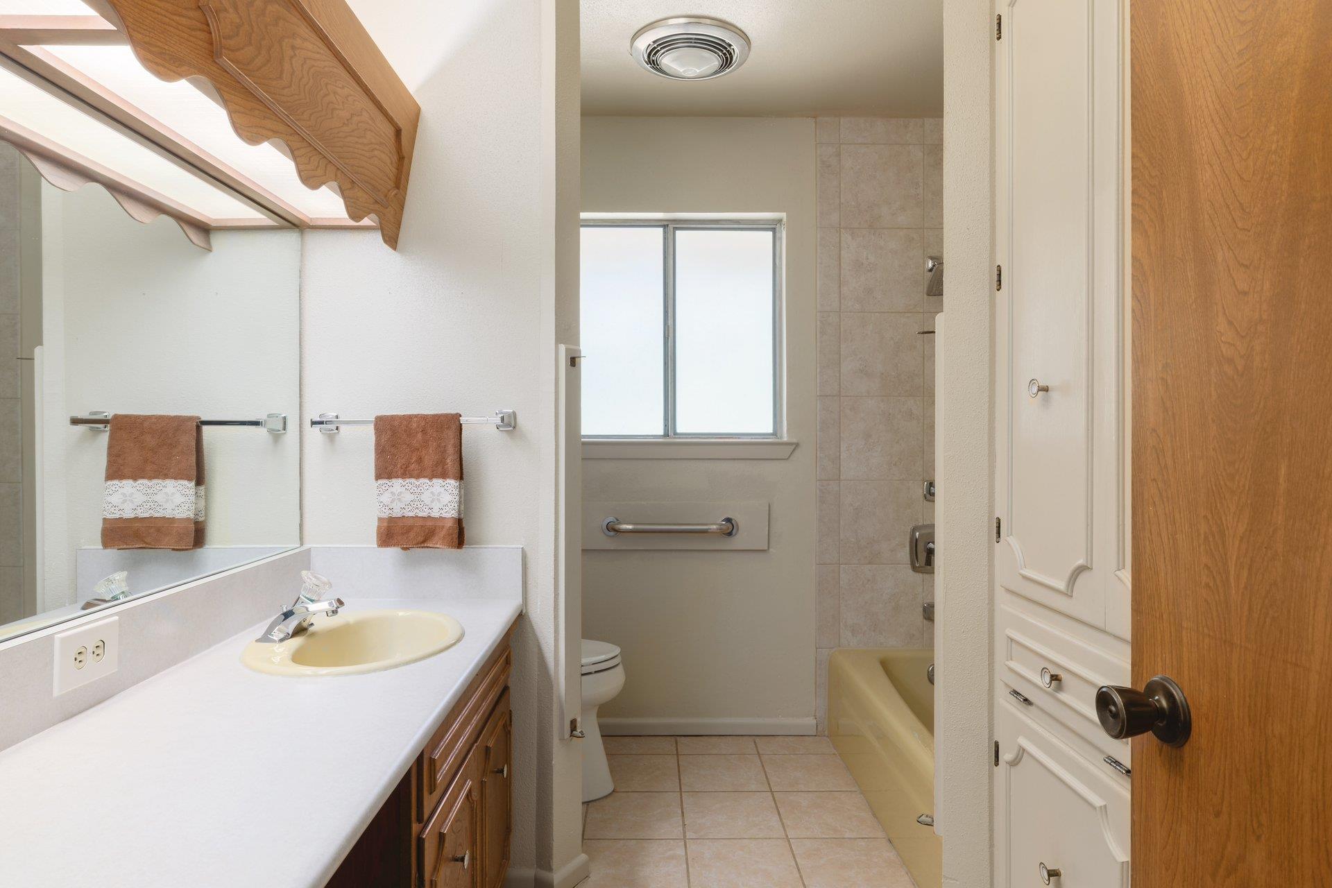 304 Hill Country LN