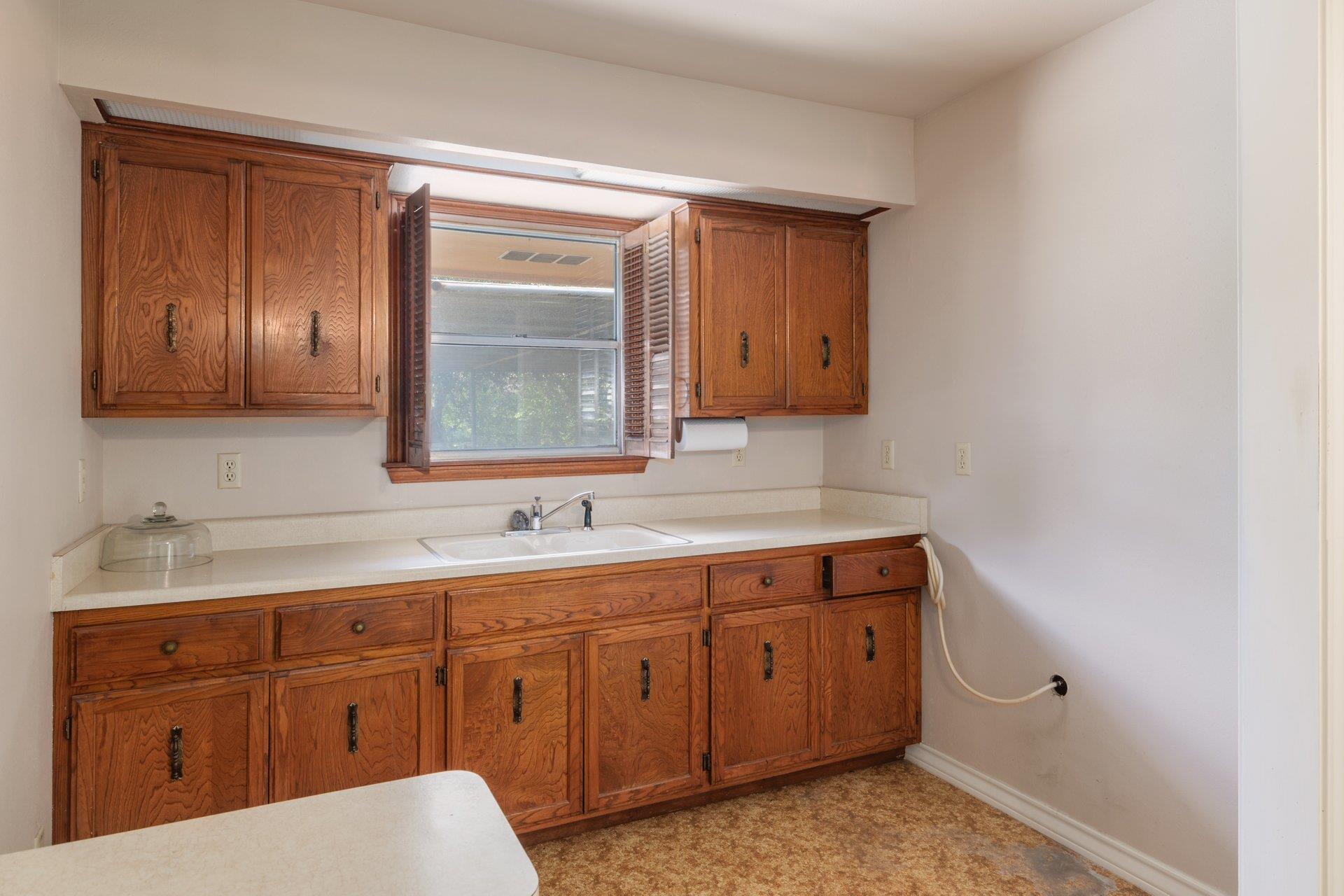 304 Hill Country LN