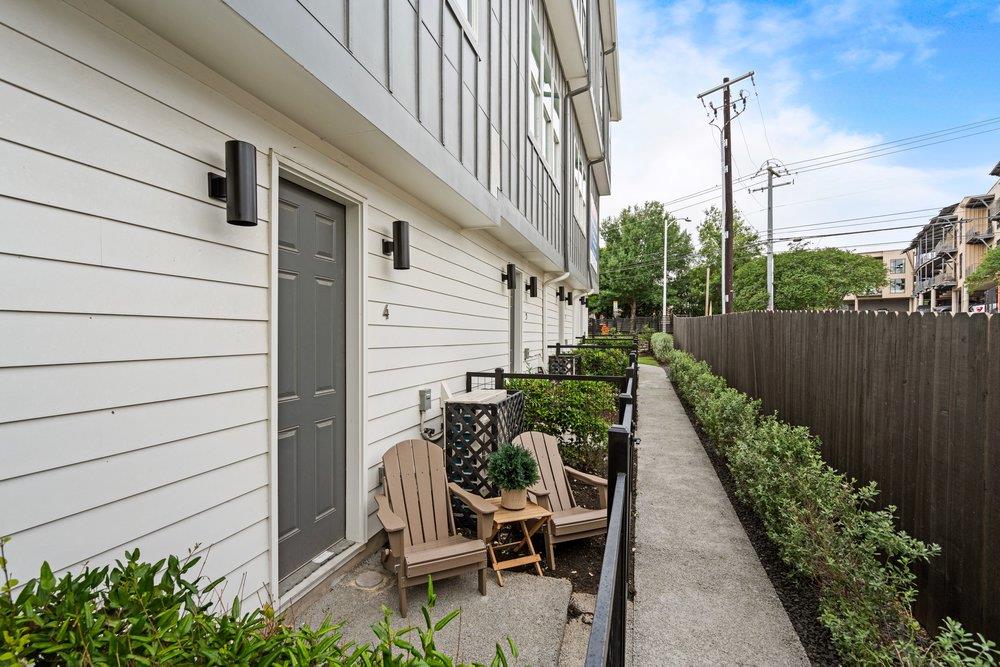 2505 Bluebonnet Ave # 4