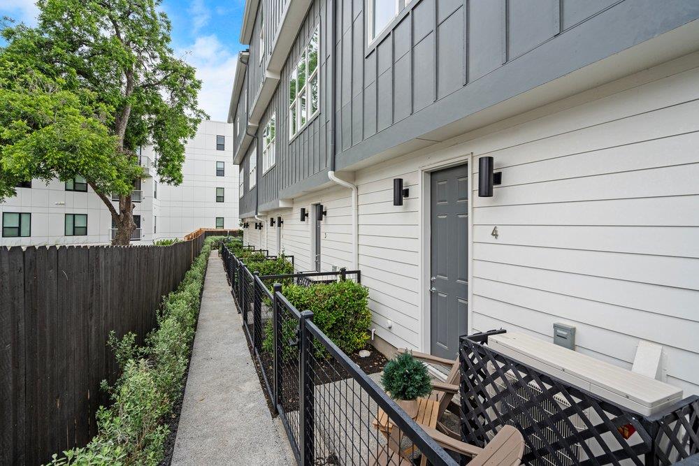 2505 Bluebonnet Ave # 4