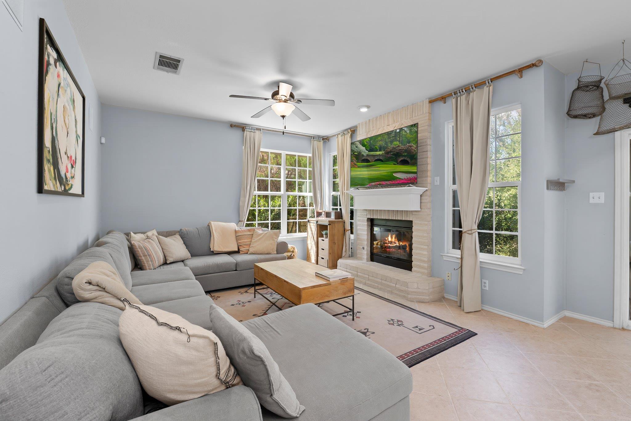 1015 Oaklands DR