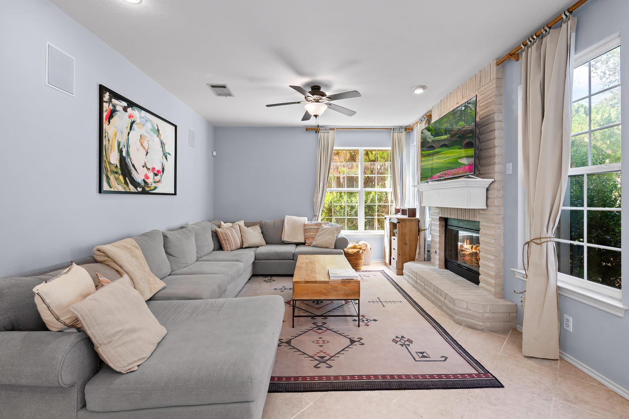 1015 Oaklands DR