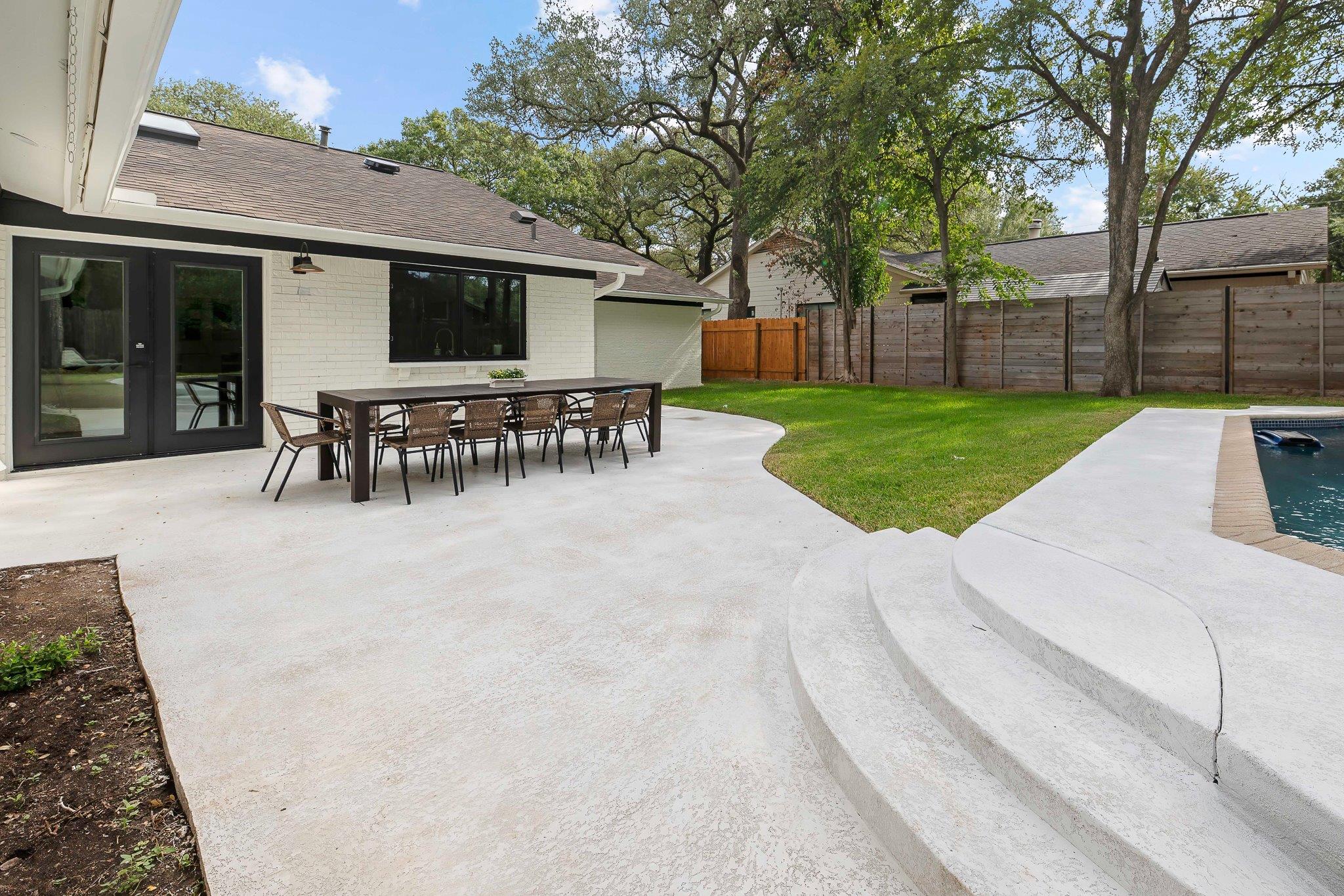 8806 Ridgehill DR
