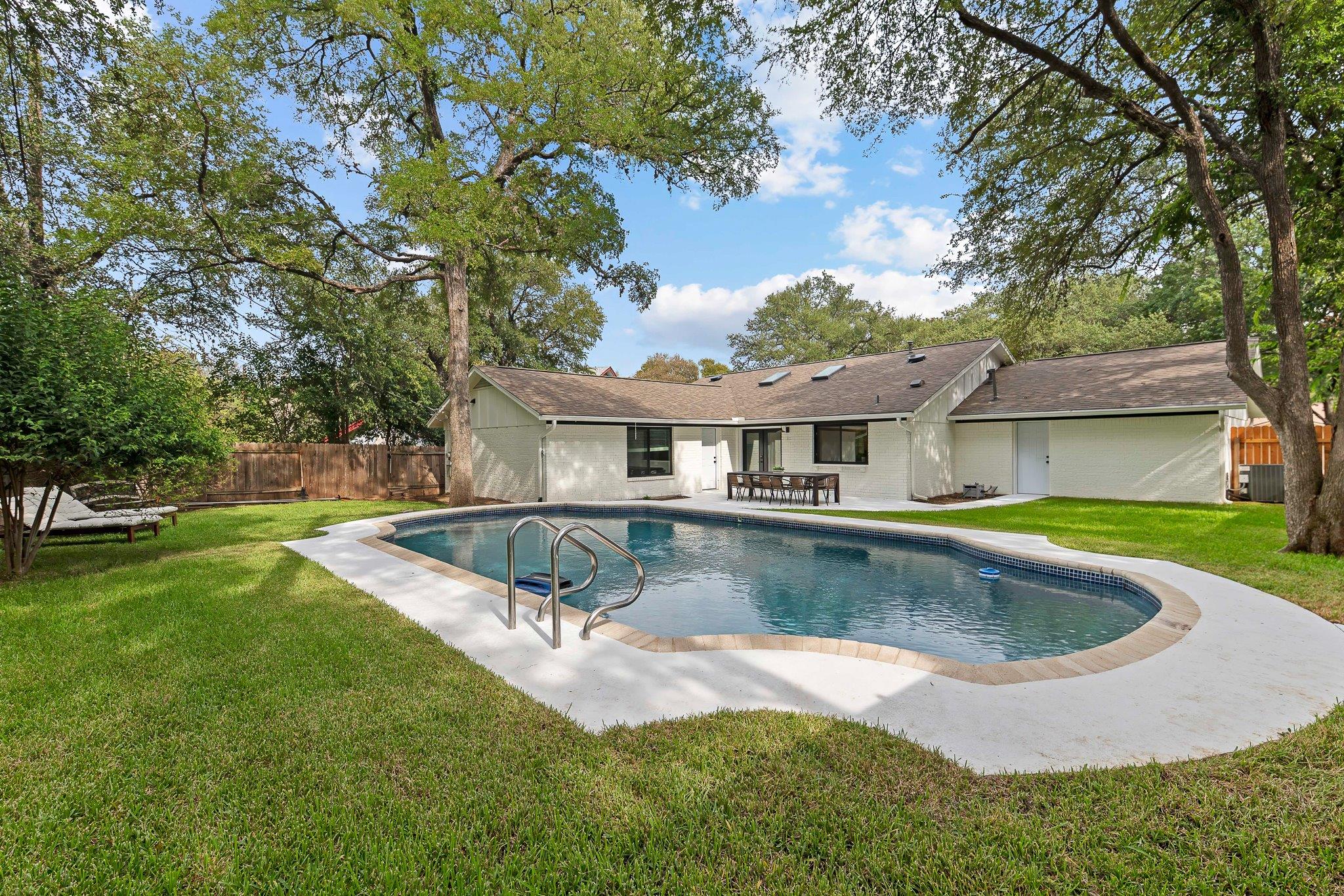8806 Ridgehill DR