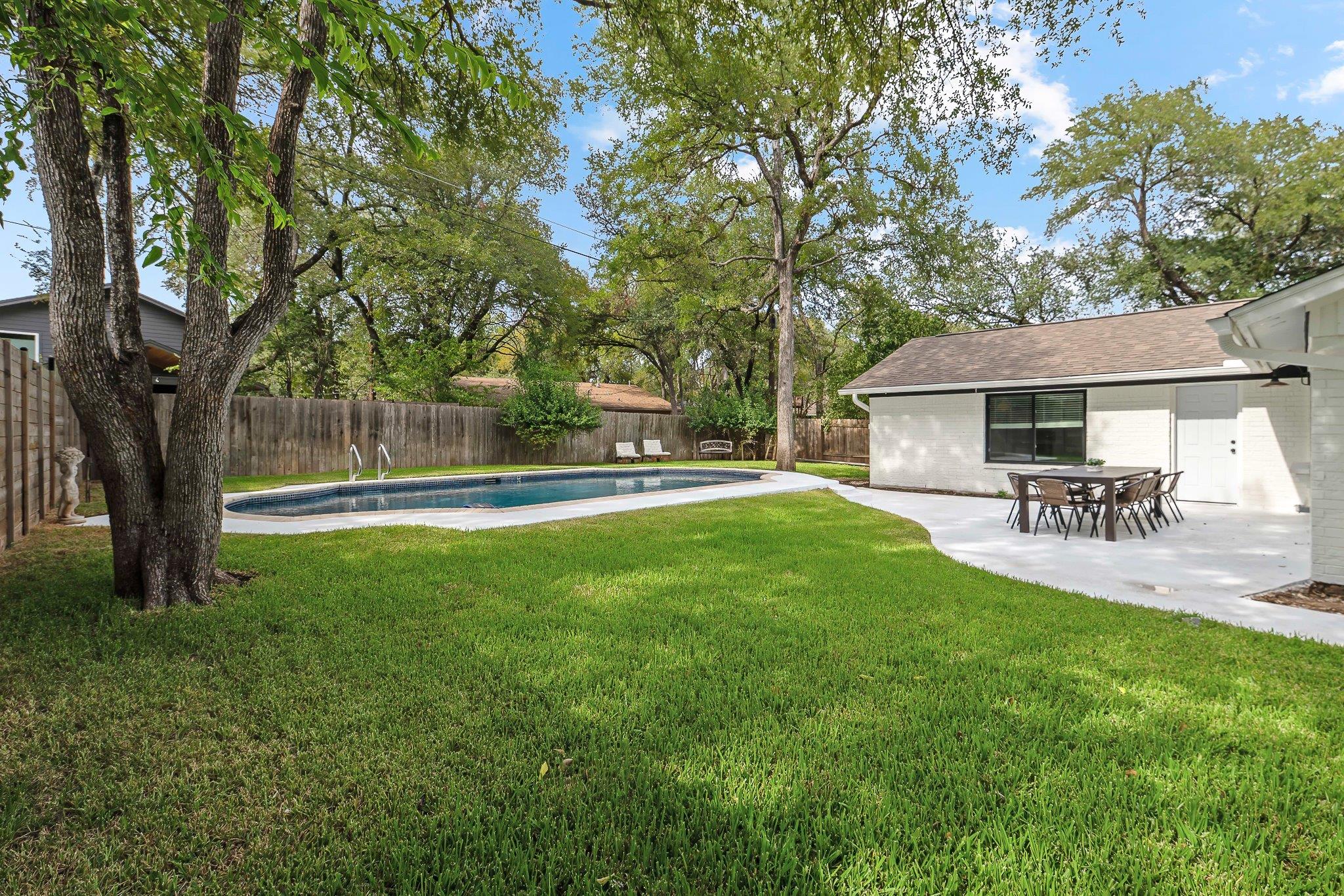 8806 Ridgehill DR