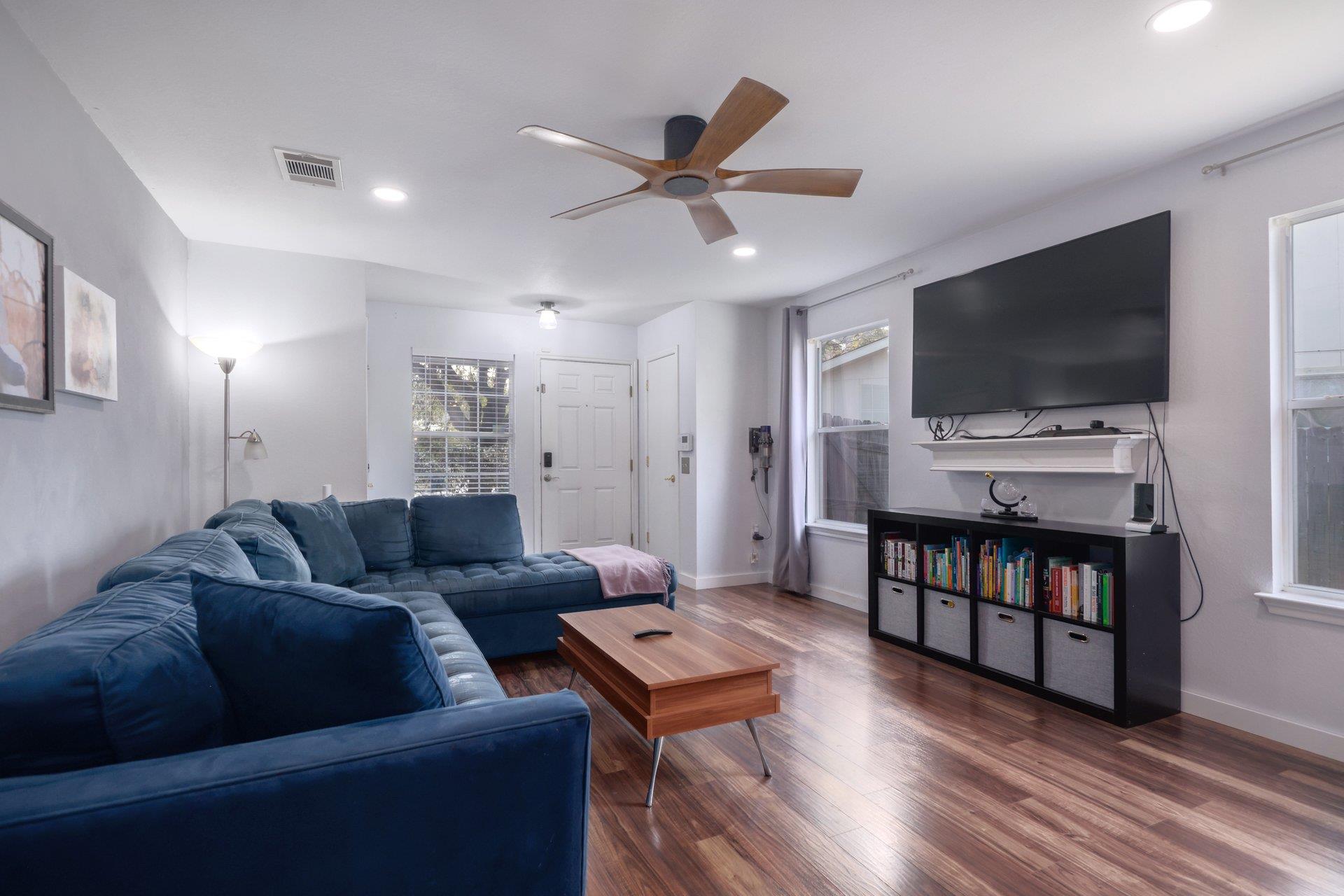 8804 Dittmar Oaks DR