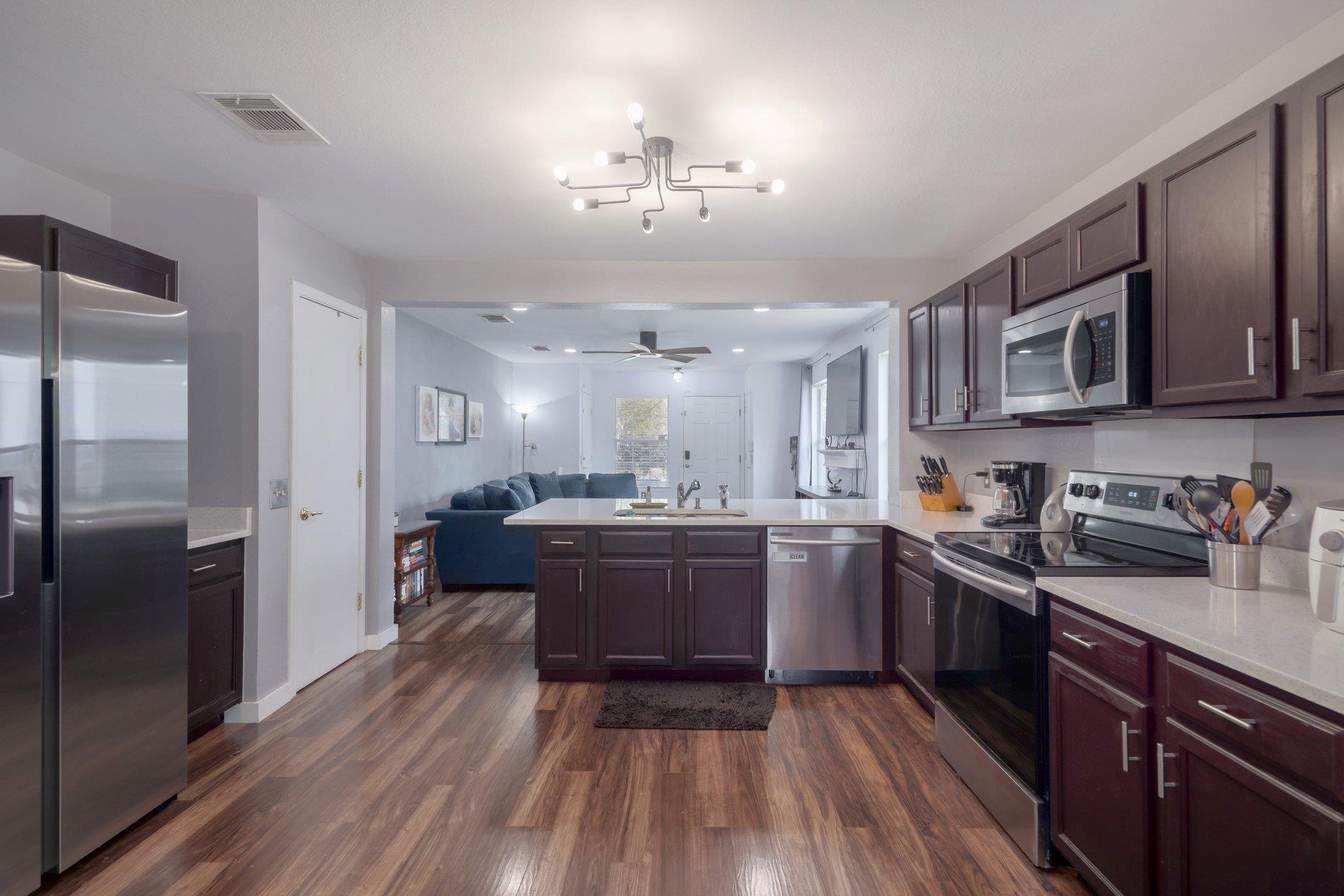 8804 Dittmar Oaks DR