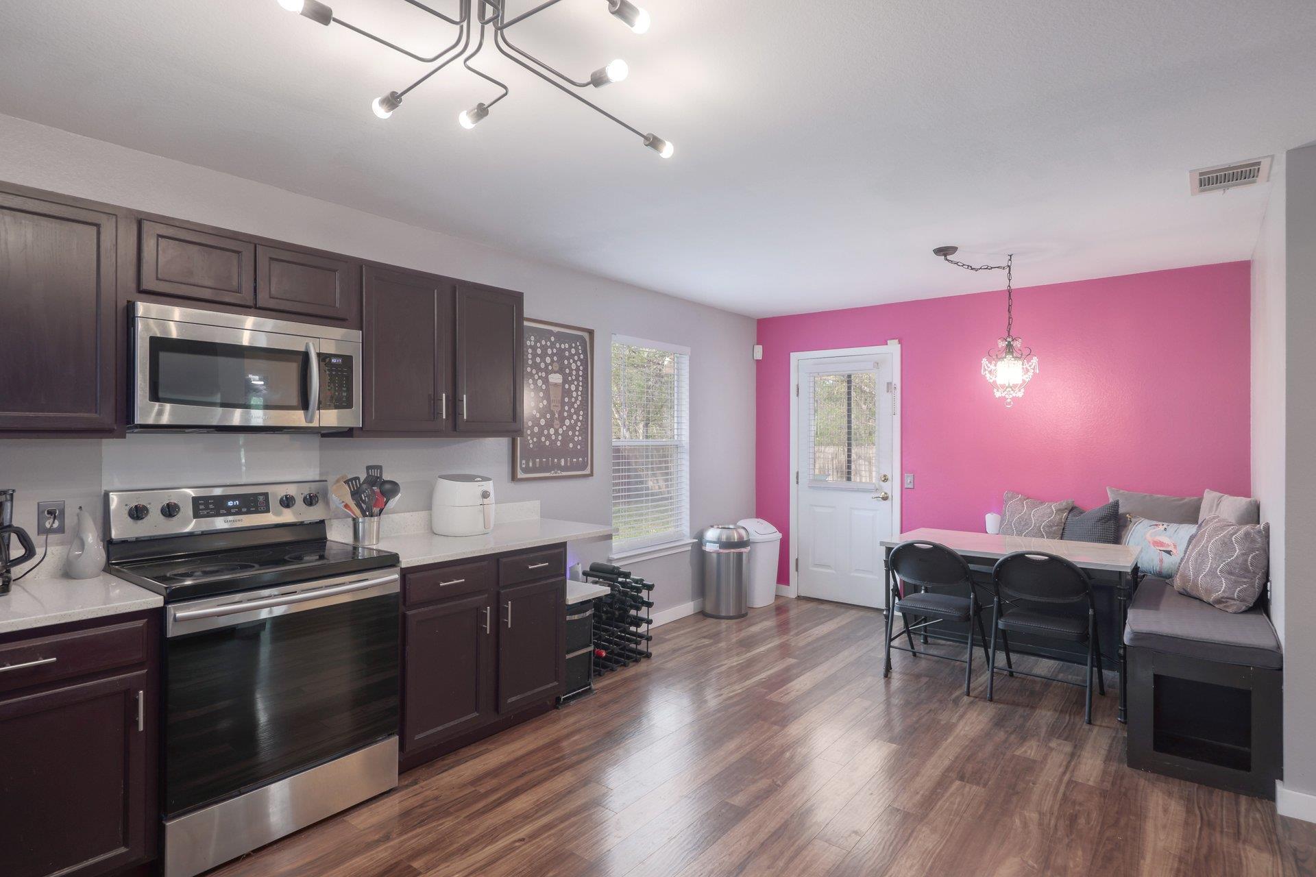 8804 Dittmar Oaks DR