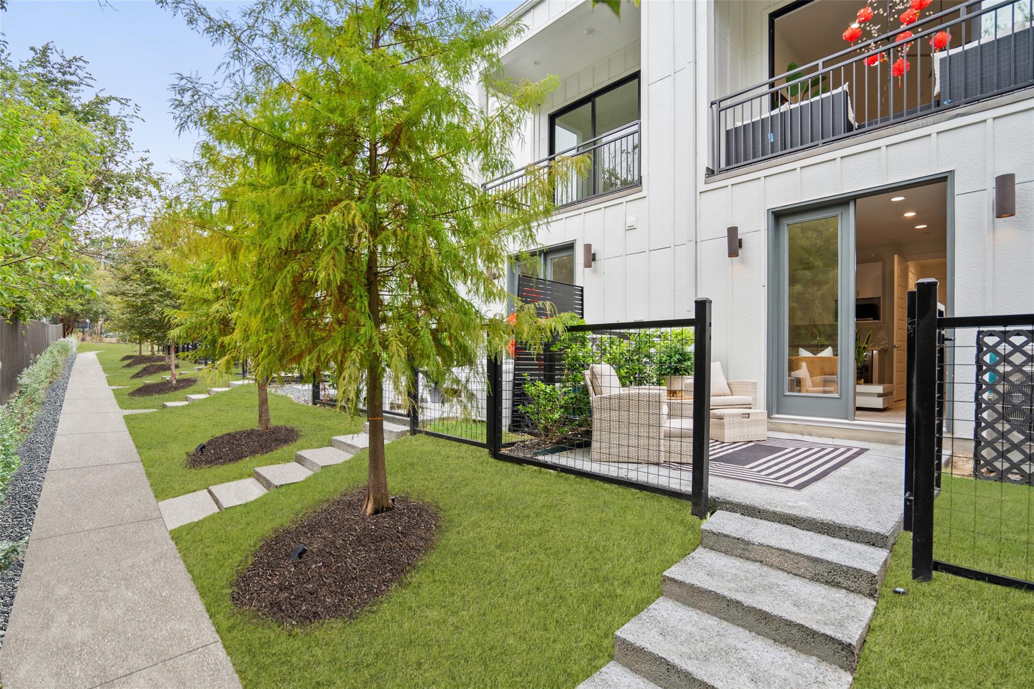 2505 Bluebonnet Ave # 12