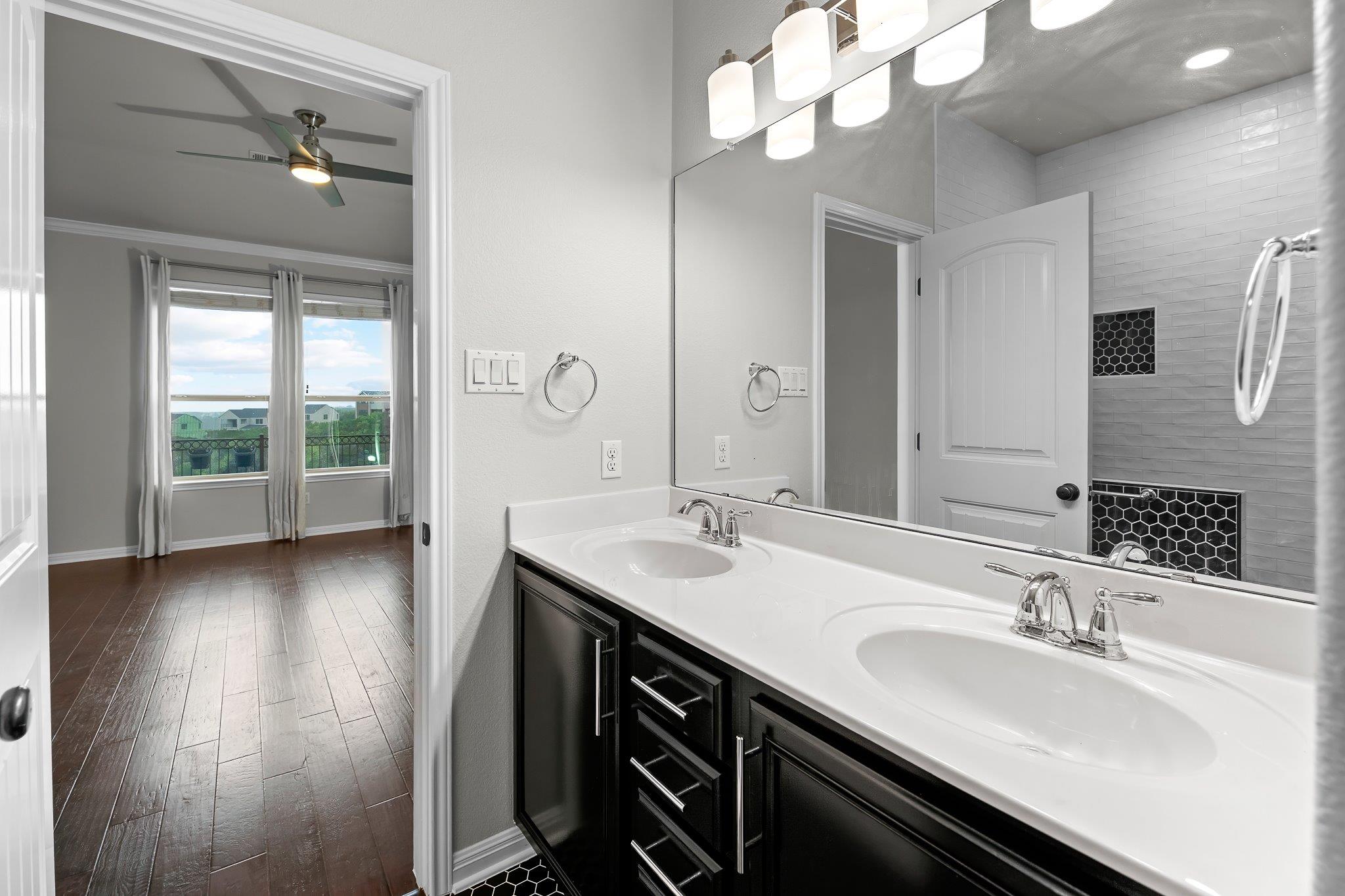 9621 Solana Vista LOOP # B