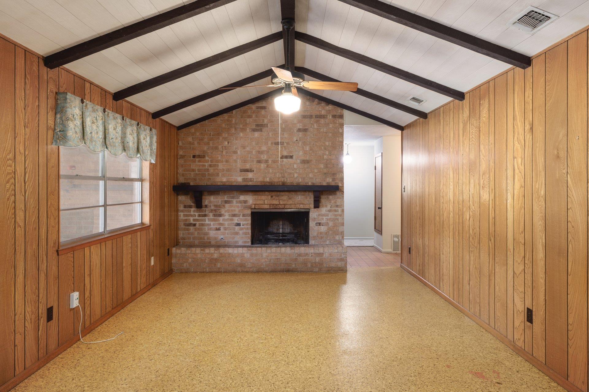 304 Hill Country LN