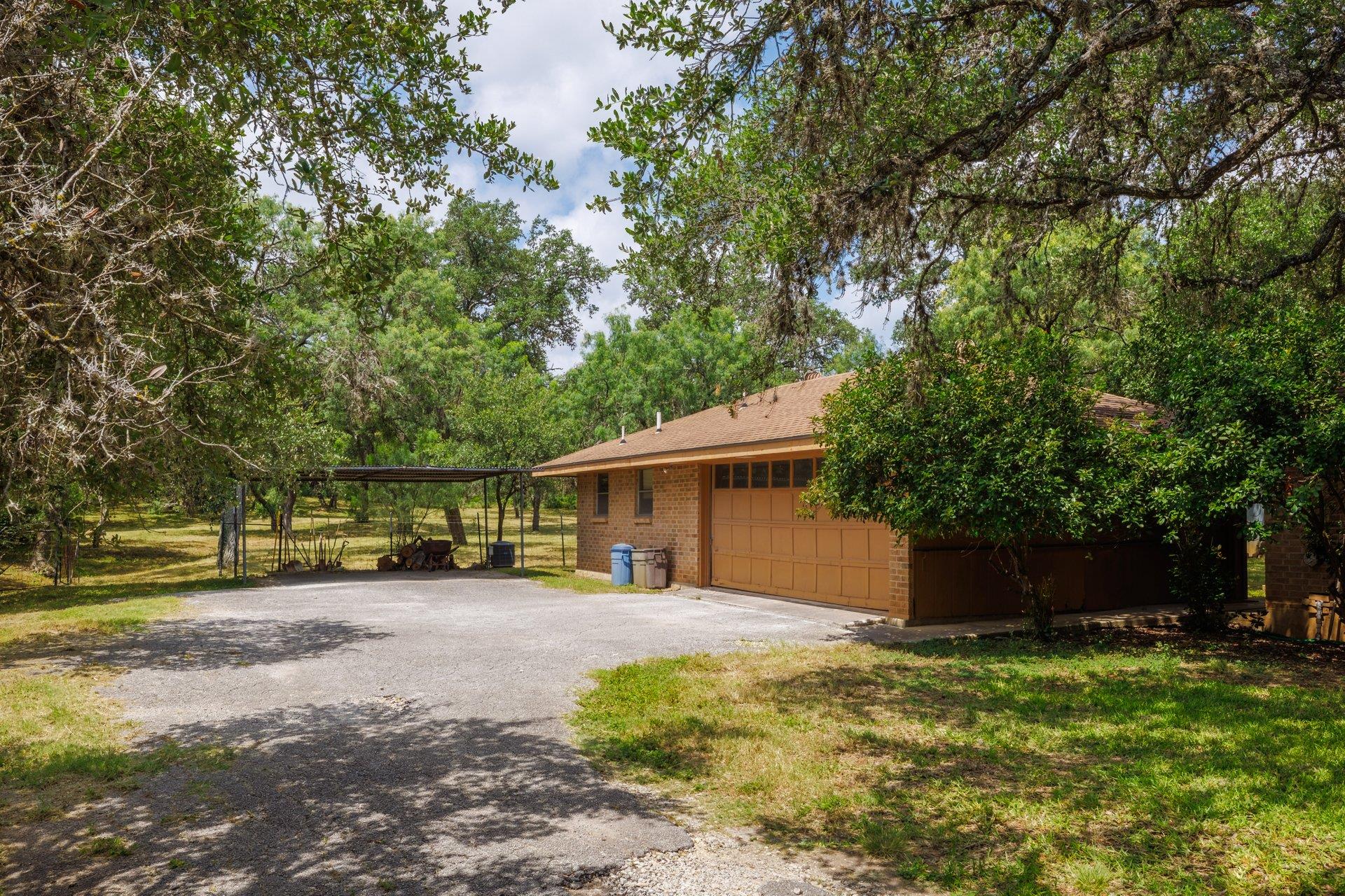 304 Hill Country LN